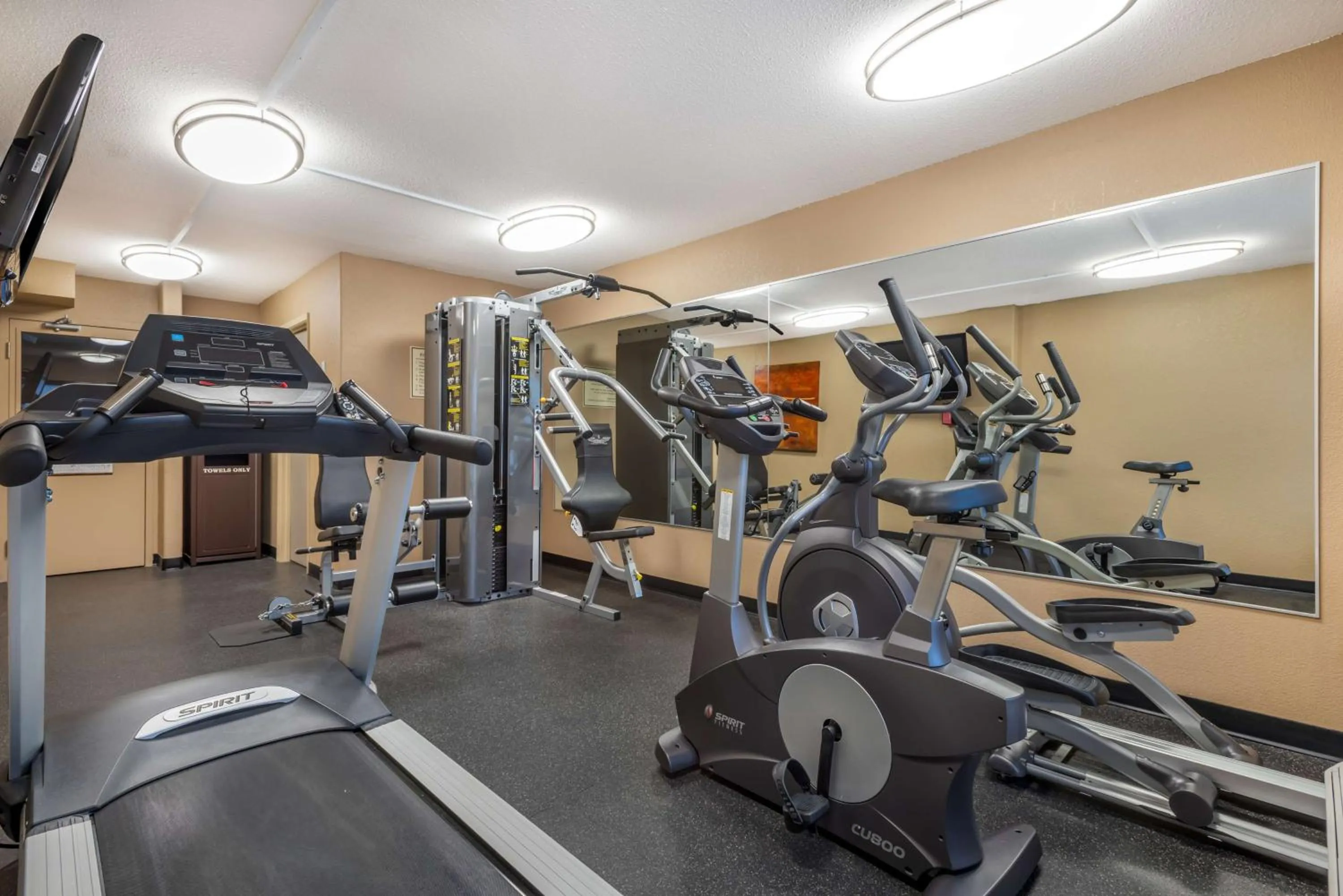 Fitness centre/facilities in Best Western Strathmore Inn
