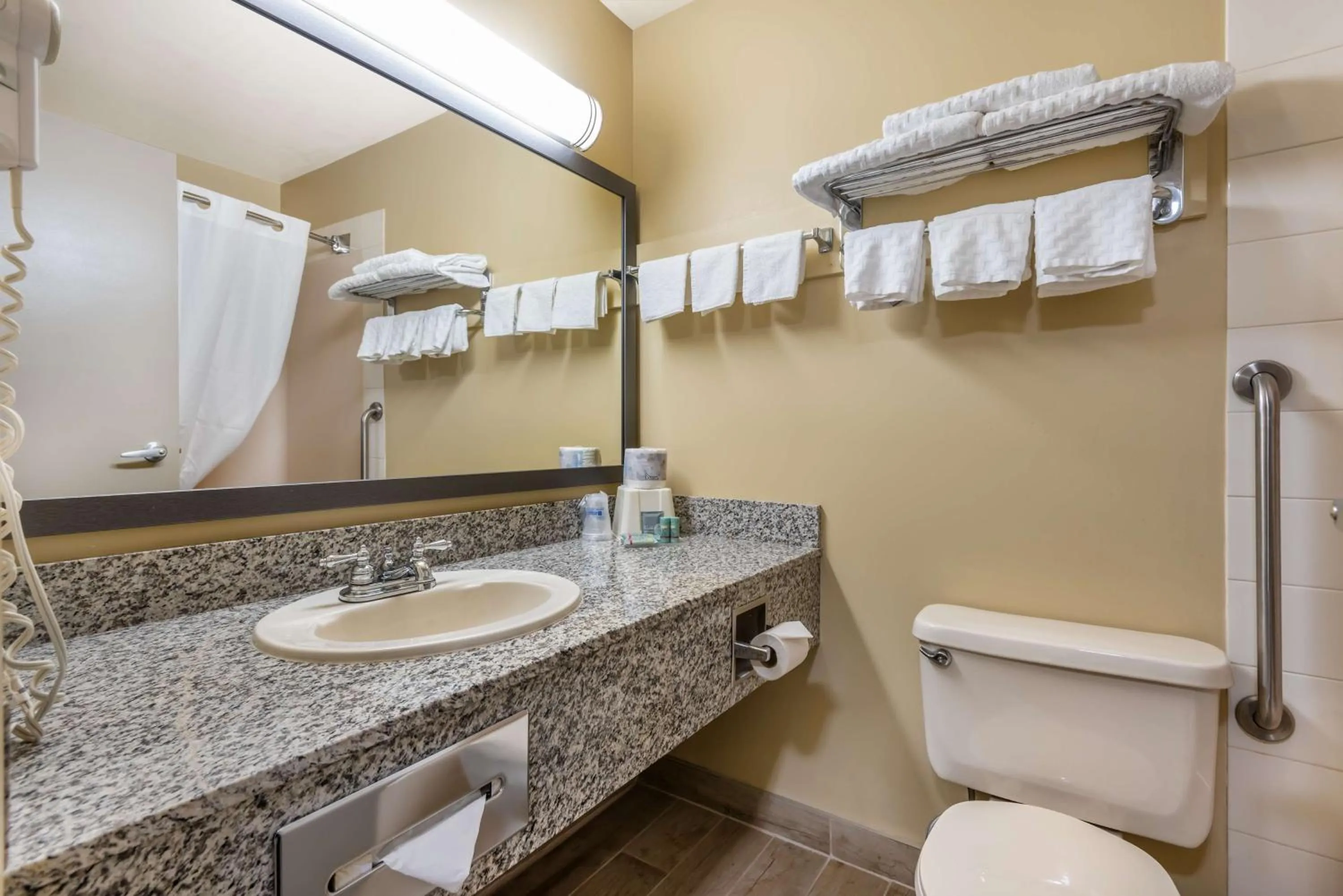 Bathroom in Best Western Strathmore Inn