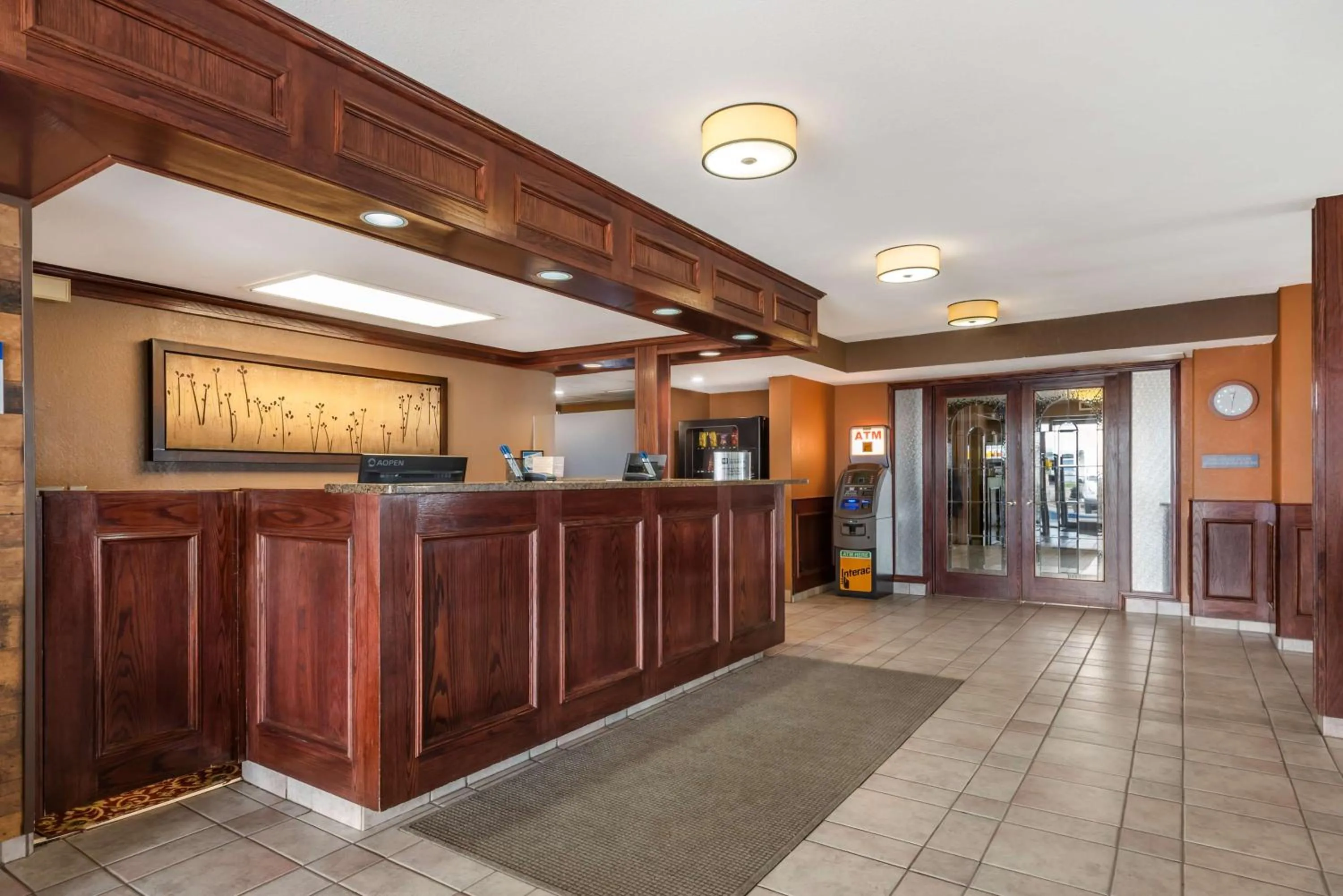 Lobby or reception in Best Western Strathmore Inn