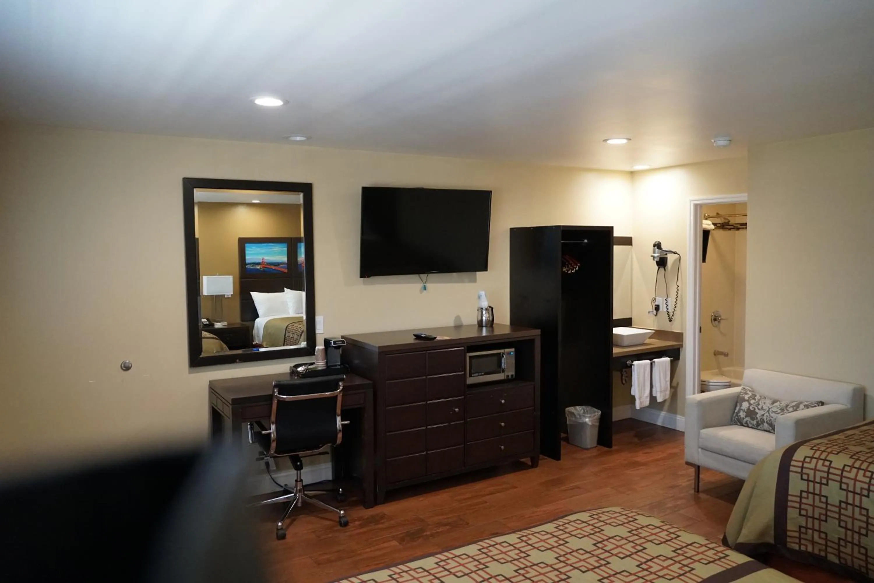 Bed in Muir Woods Lodge