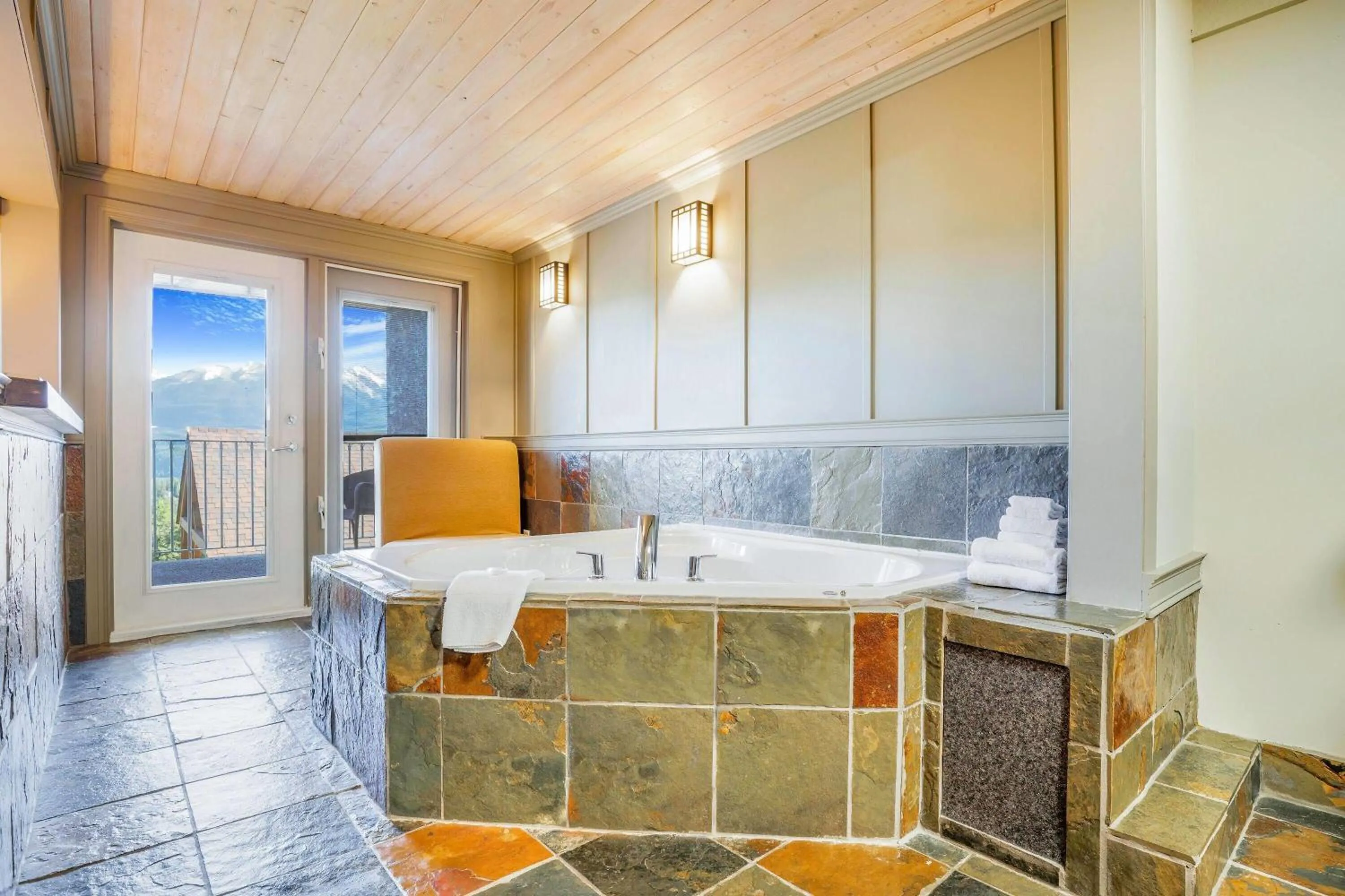 Bathroom in Days Inn by Wyndham Golden