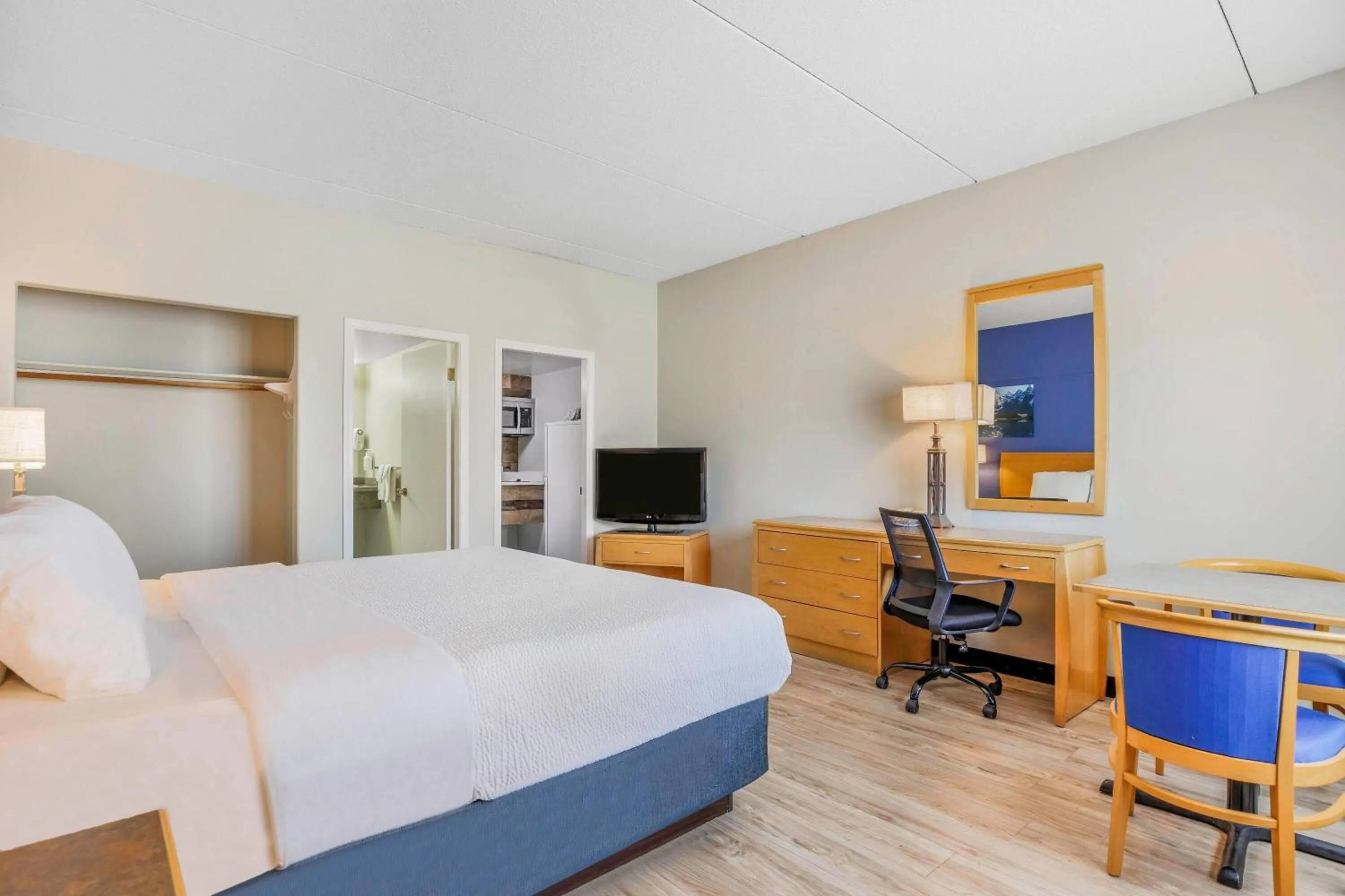 Bed in Days Inn by Wyndham Golden