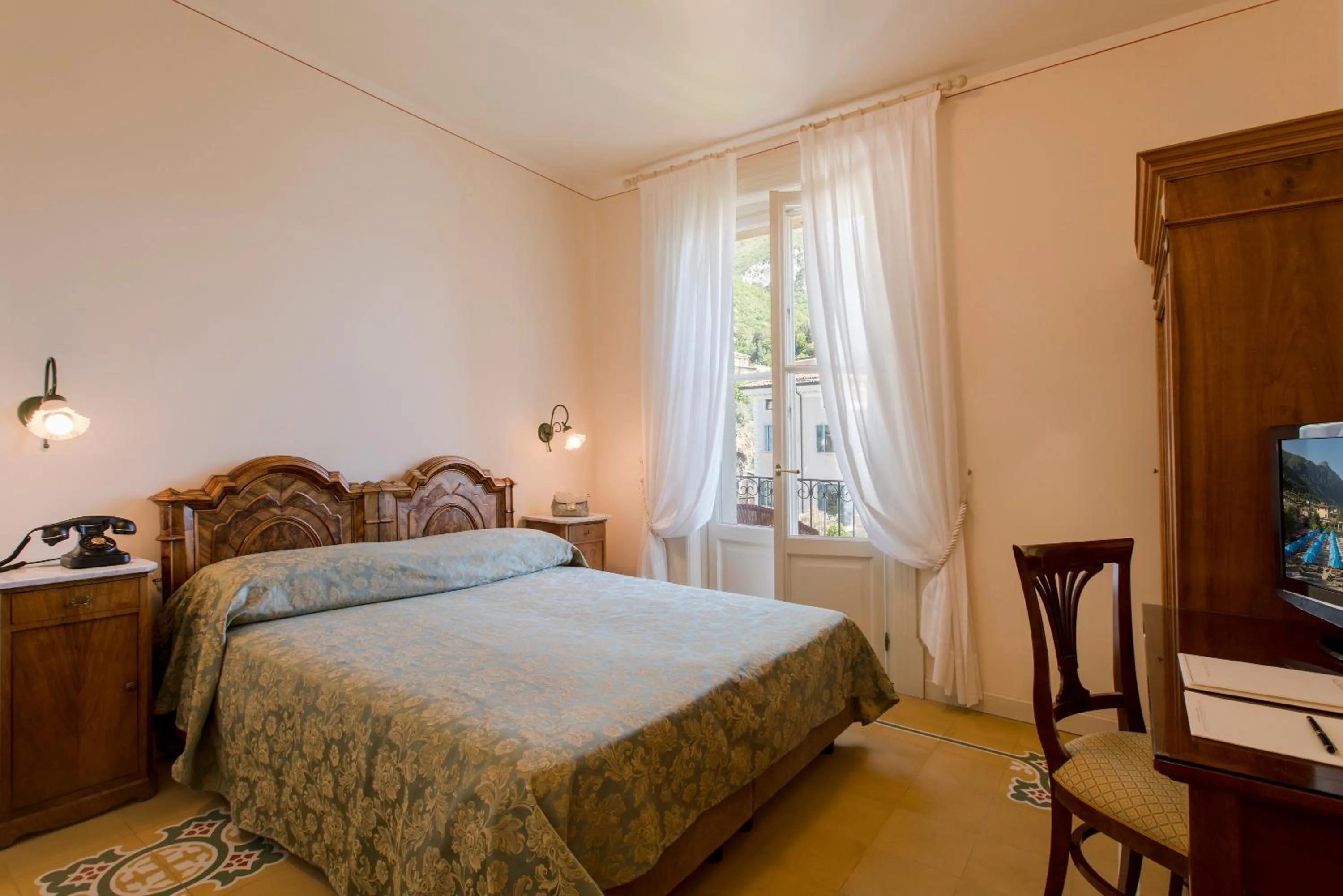 Photo of the whole room in Hotel Gardenia al Lago