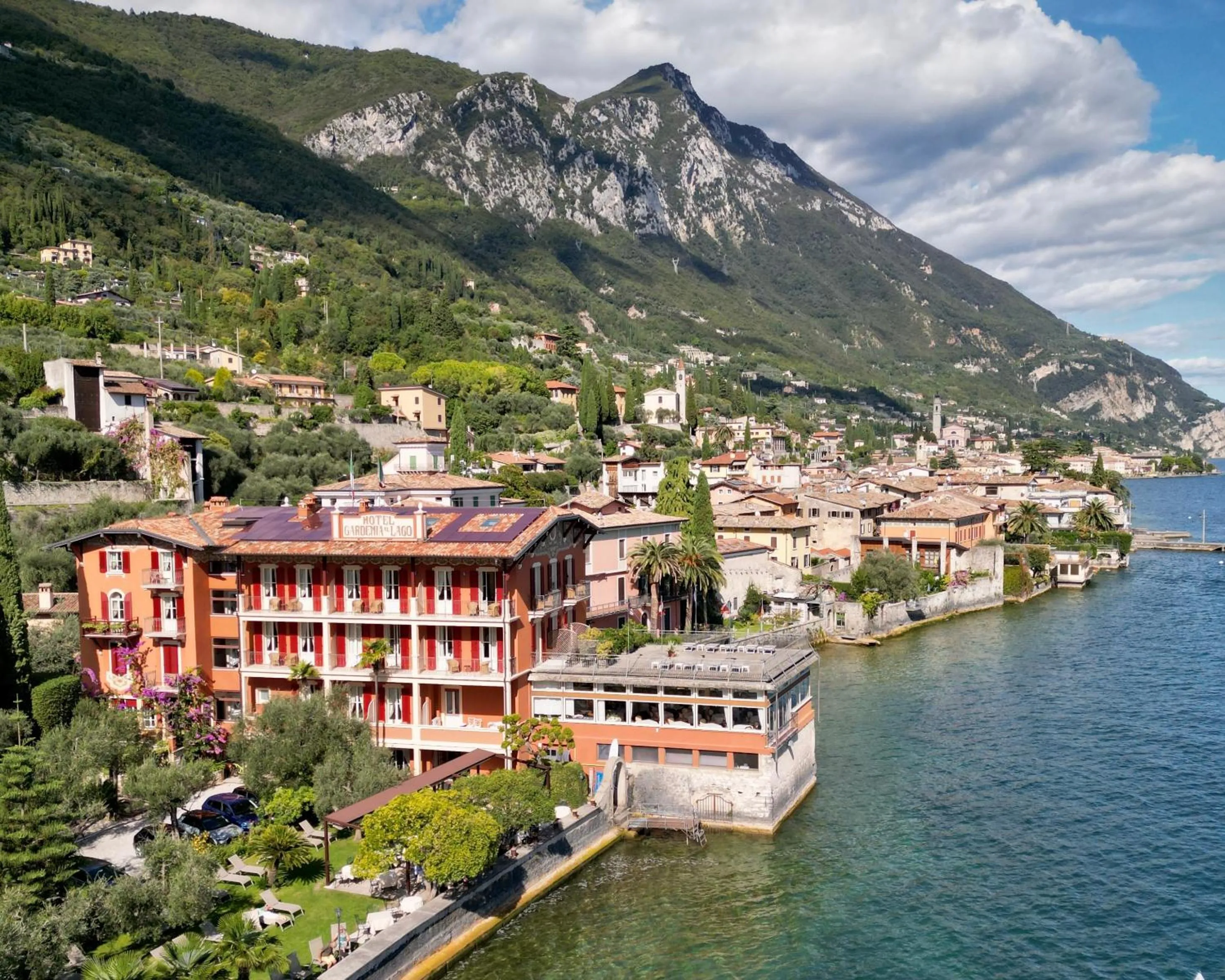 Property building in Hotel Gardenia al Lago