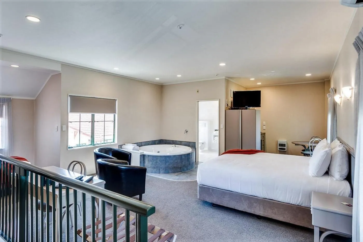 Photo of the whole room, Bed in Cumberland Court Motel