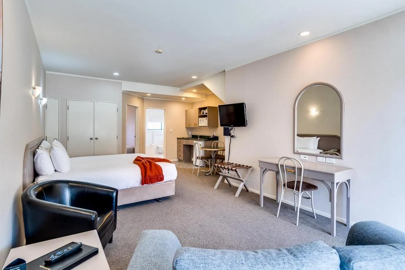 Photo of the whole room, Bed in Cumberland Court Motel