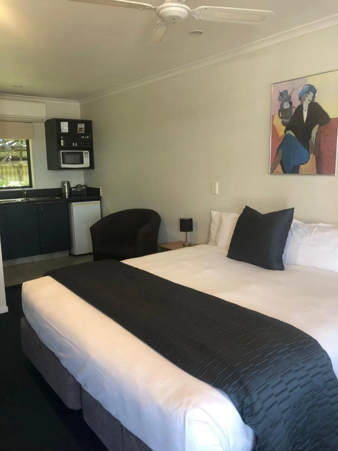 Bed in Claremonte Motor Lodge