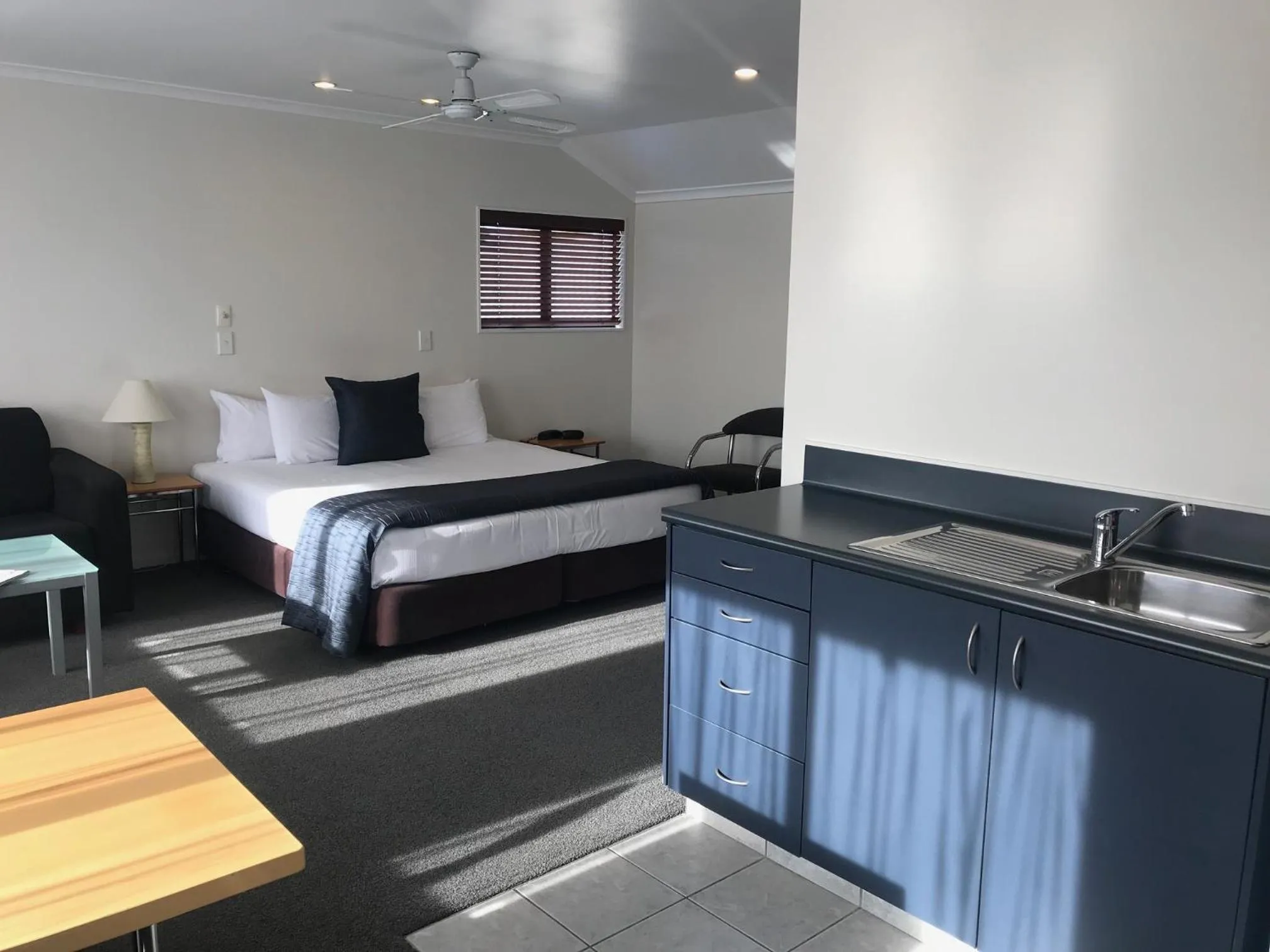 Bed in Claremonte Motor Lodge