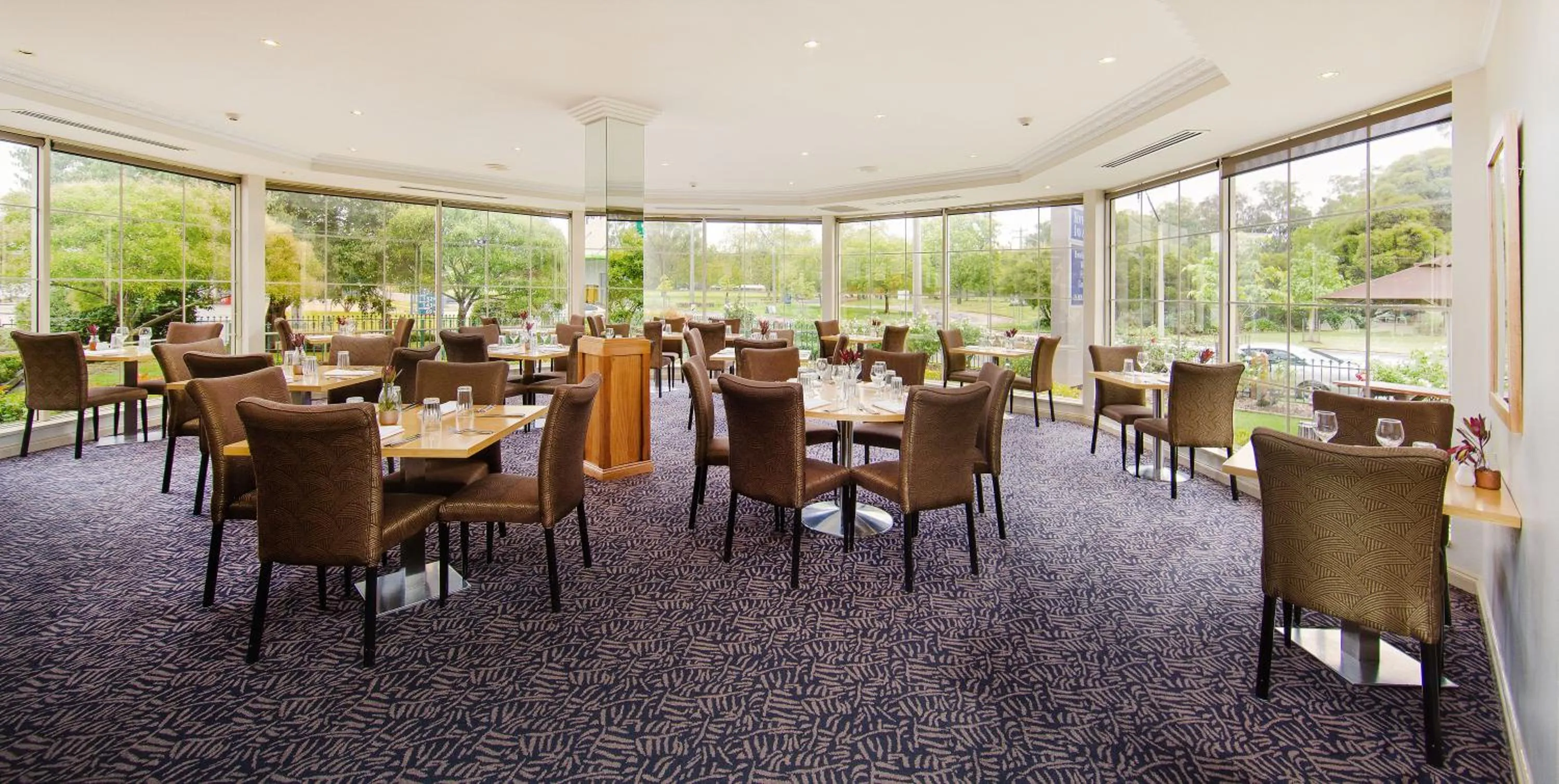 Restaurant/places to eat in Best Western Plus Hovell Tree Inn