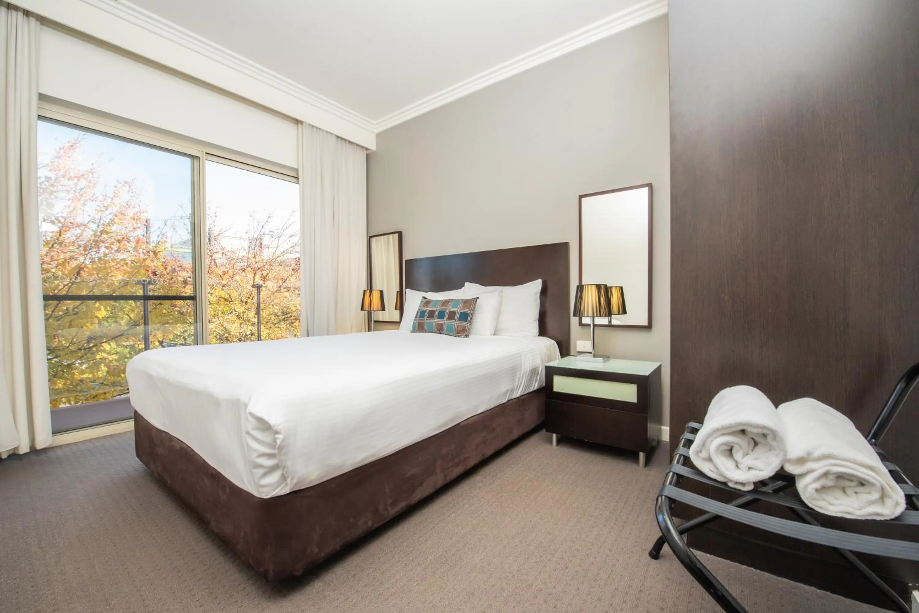 Bed in Best Western Plus Hovell Tree Inn