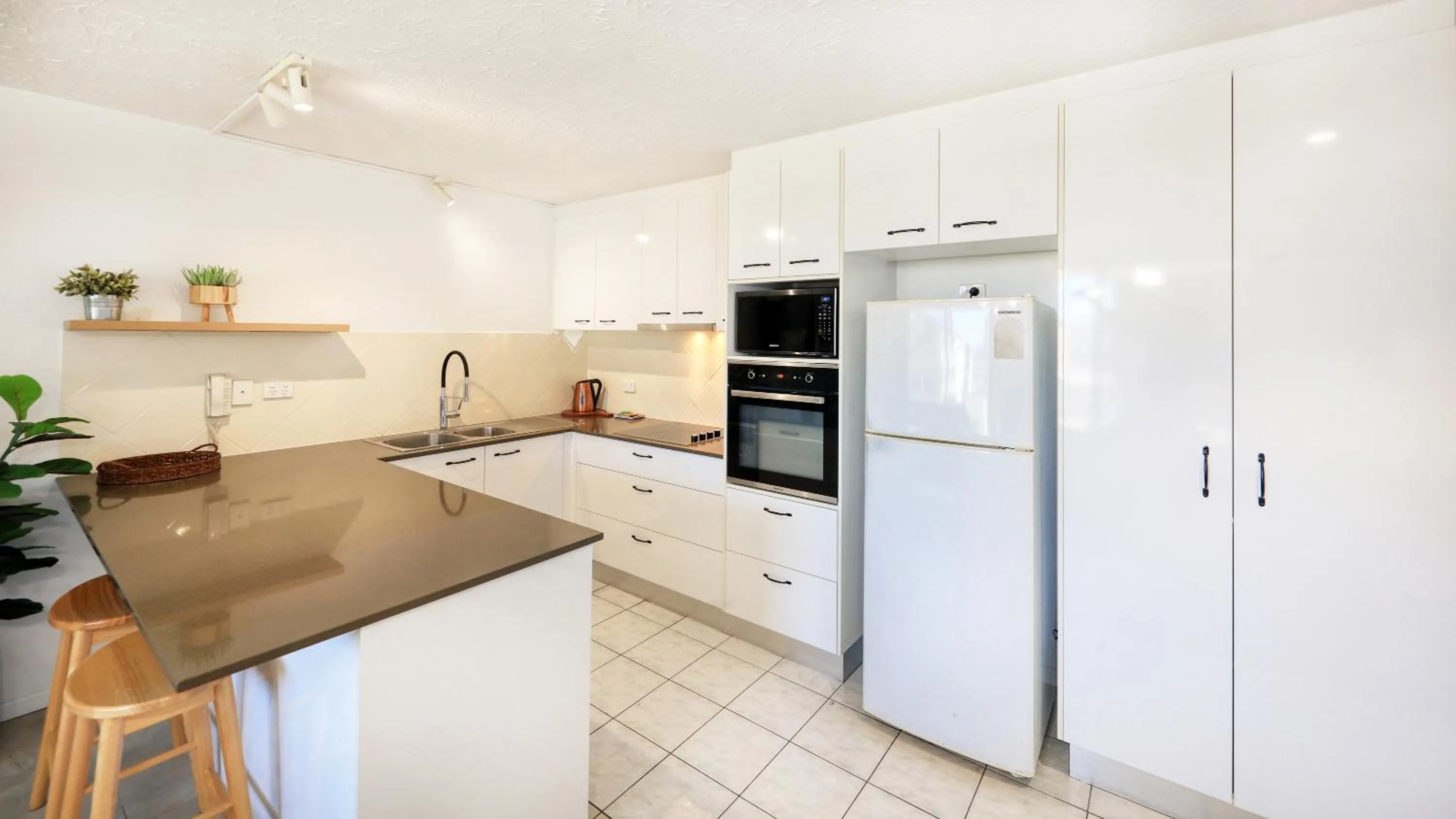 kitchen in Merrima Court Holidays