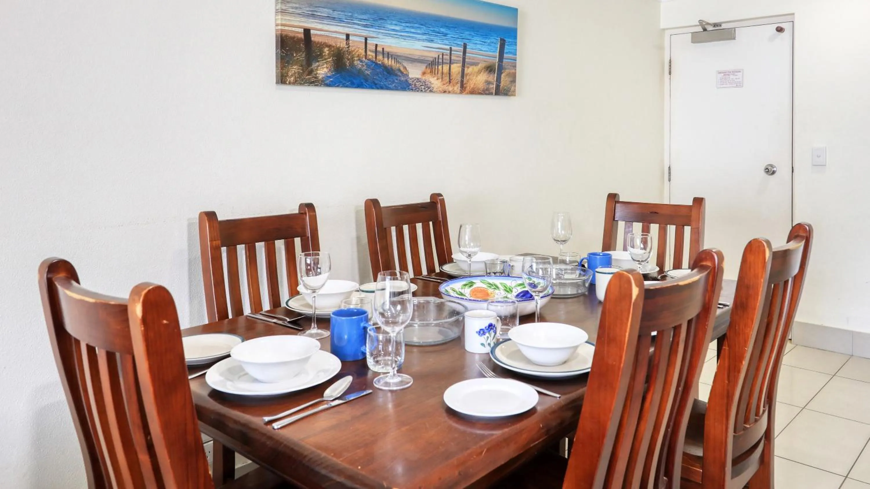 Dining area in Merrima Court Holidays