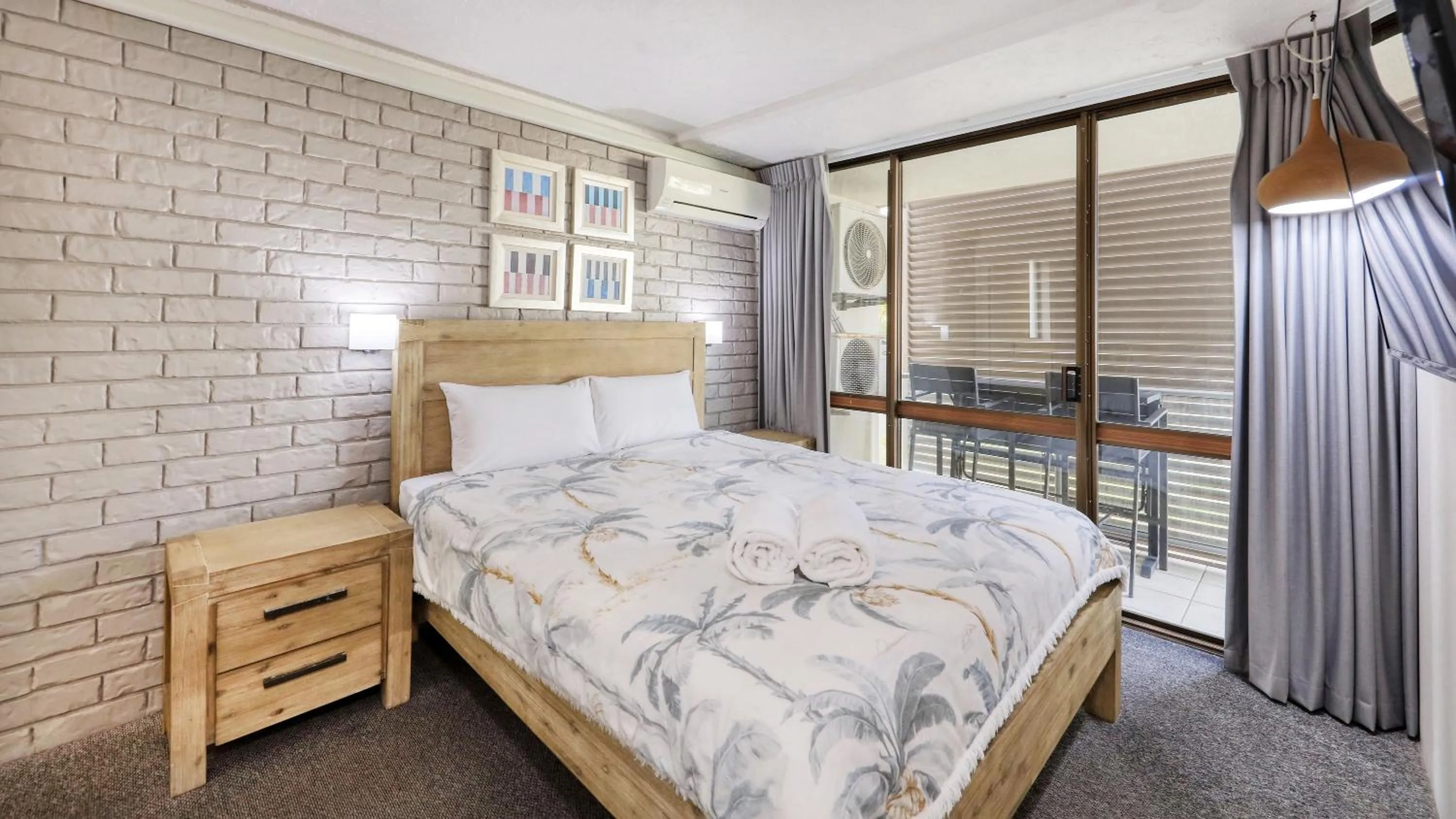 Bedroom, Bed in Merrima Court Holidays