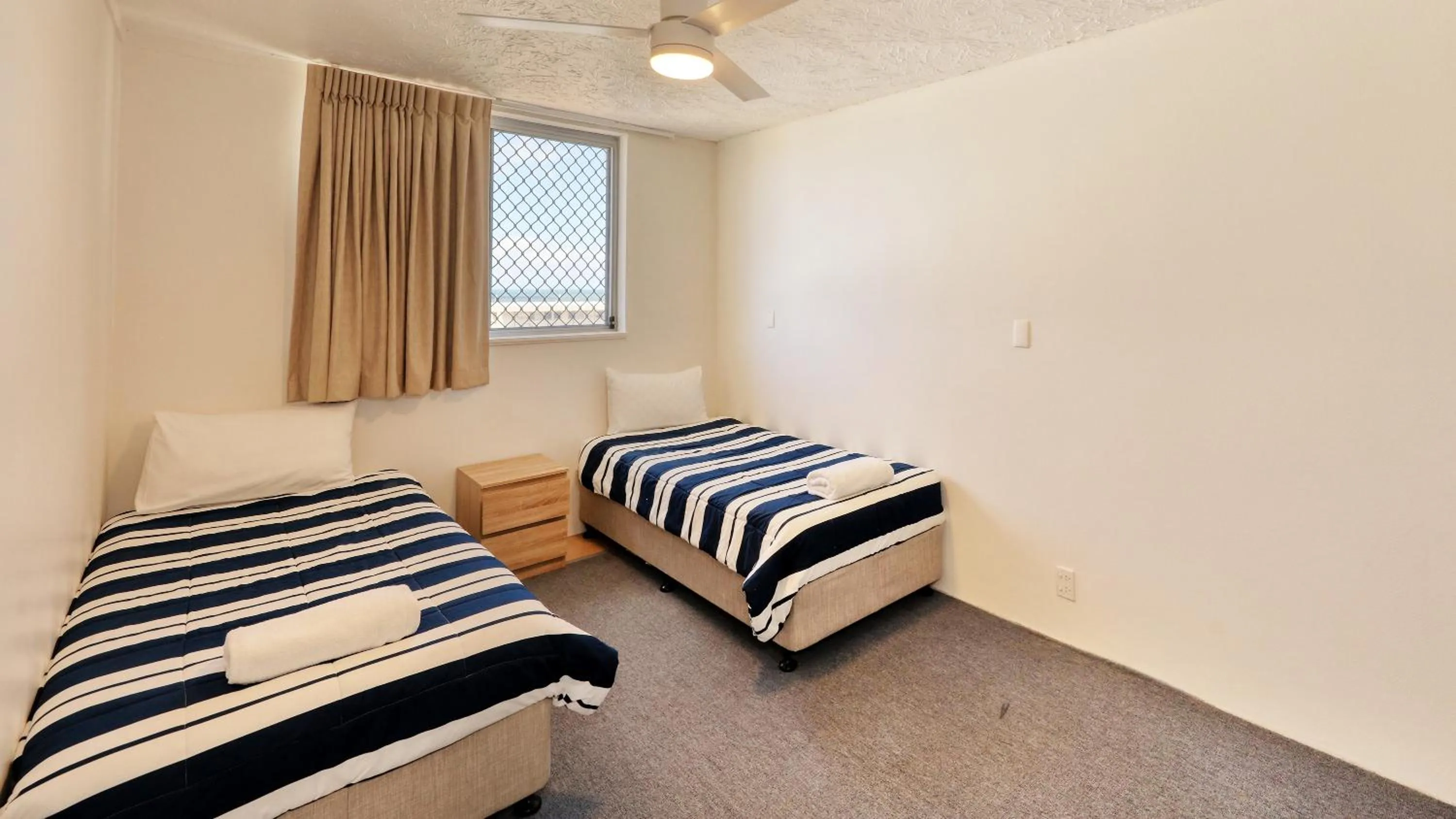 Bed in Merrima Court Holidays