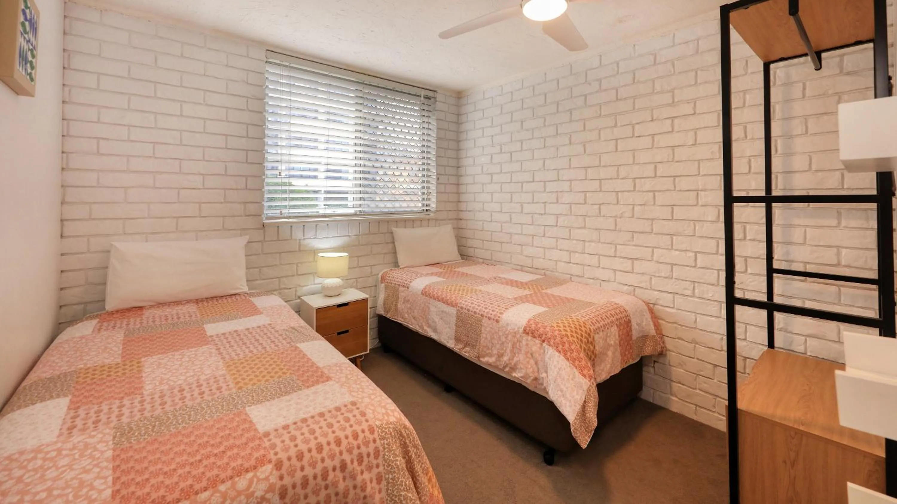 Bed in Merrima Court Holidays