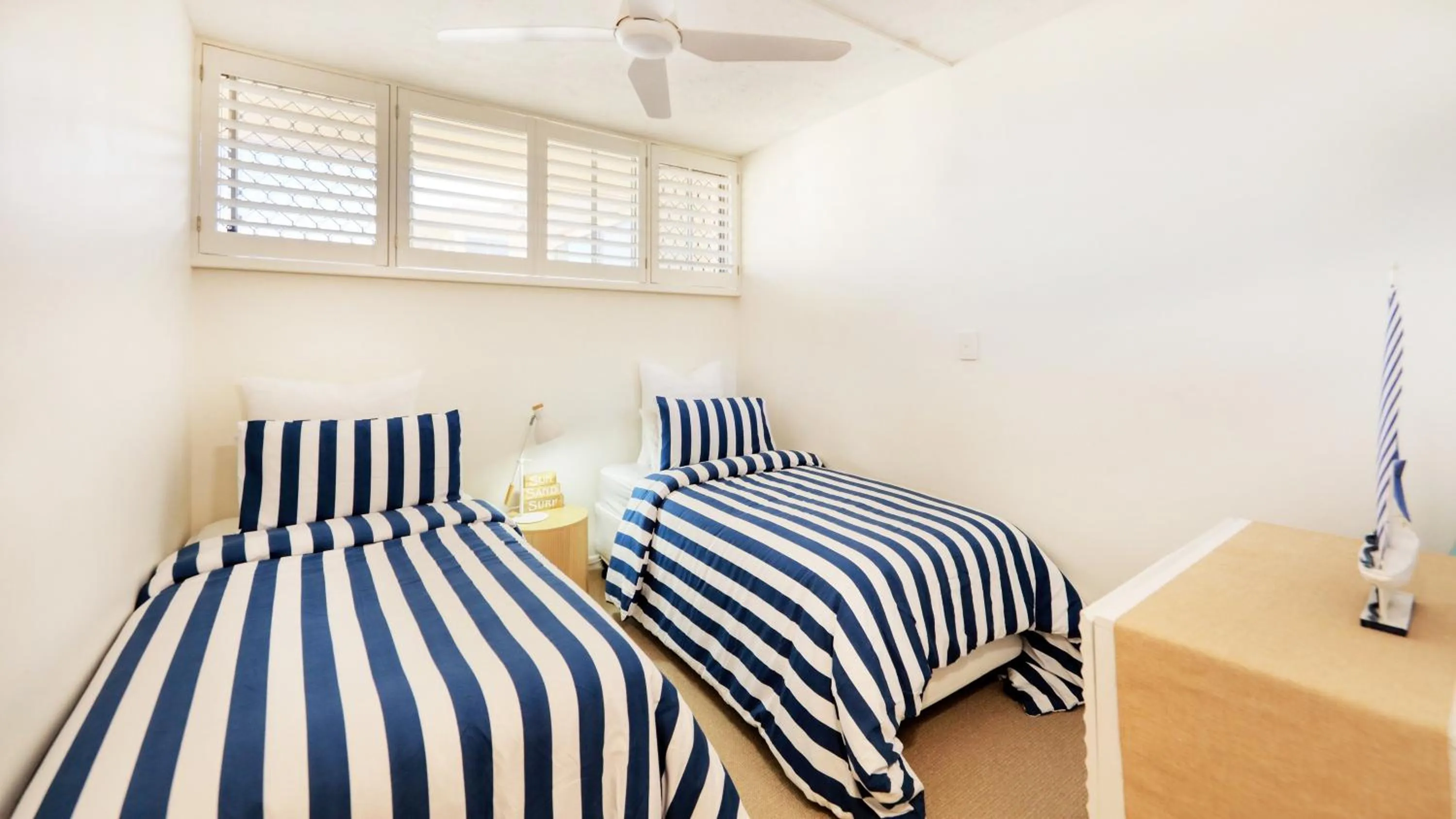 Bed in Merrima Court Holidays