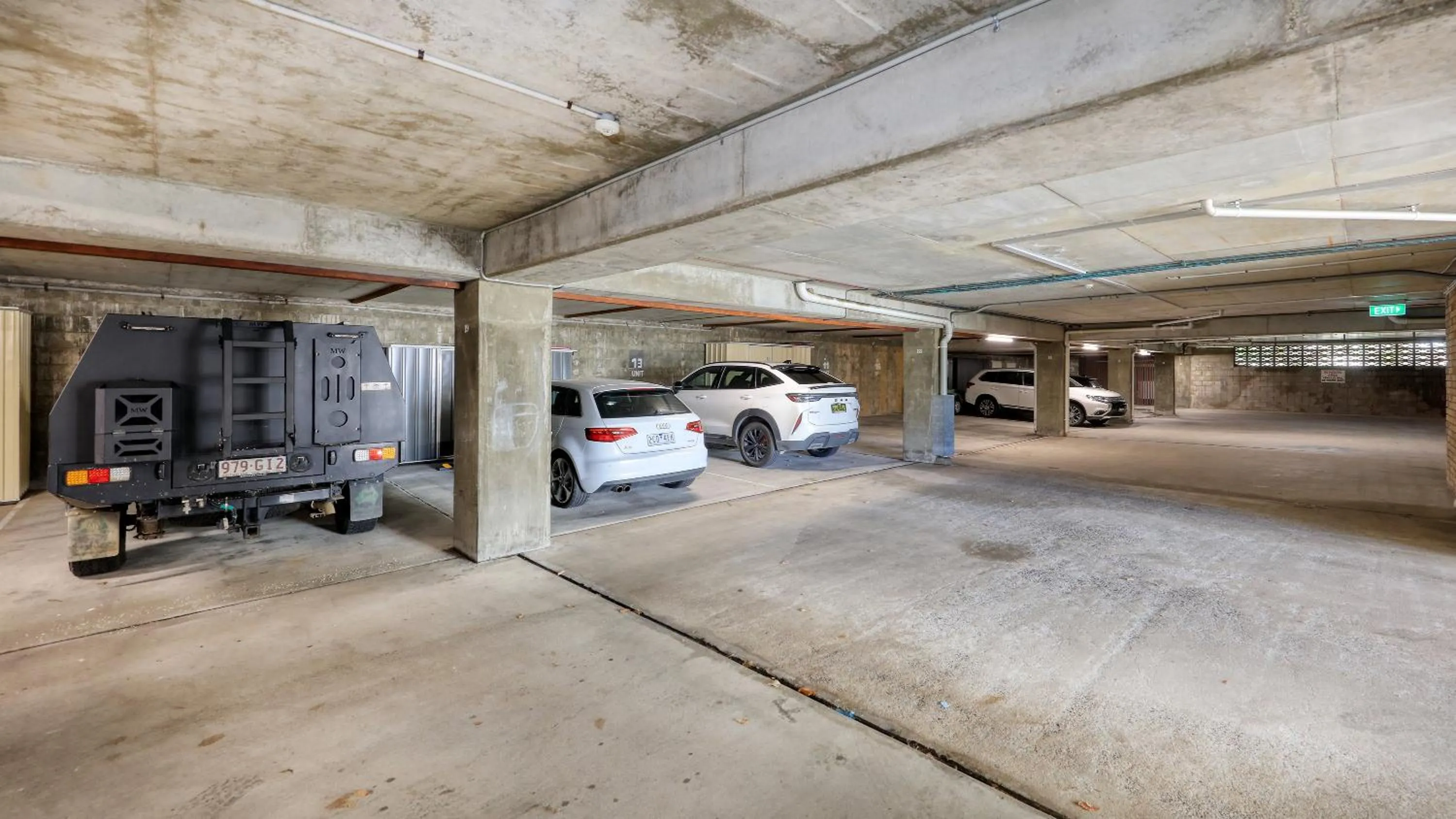 Parking in Merrima Court Holidays