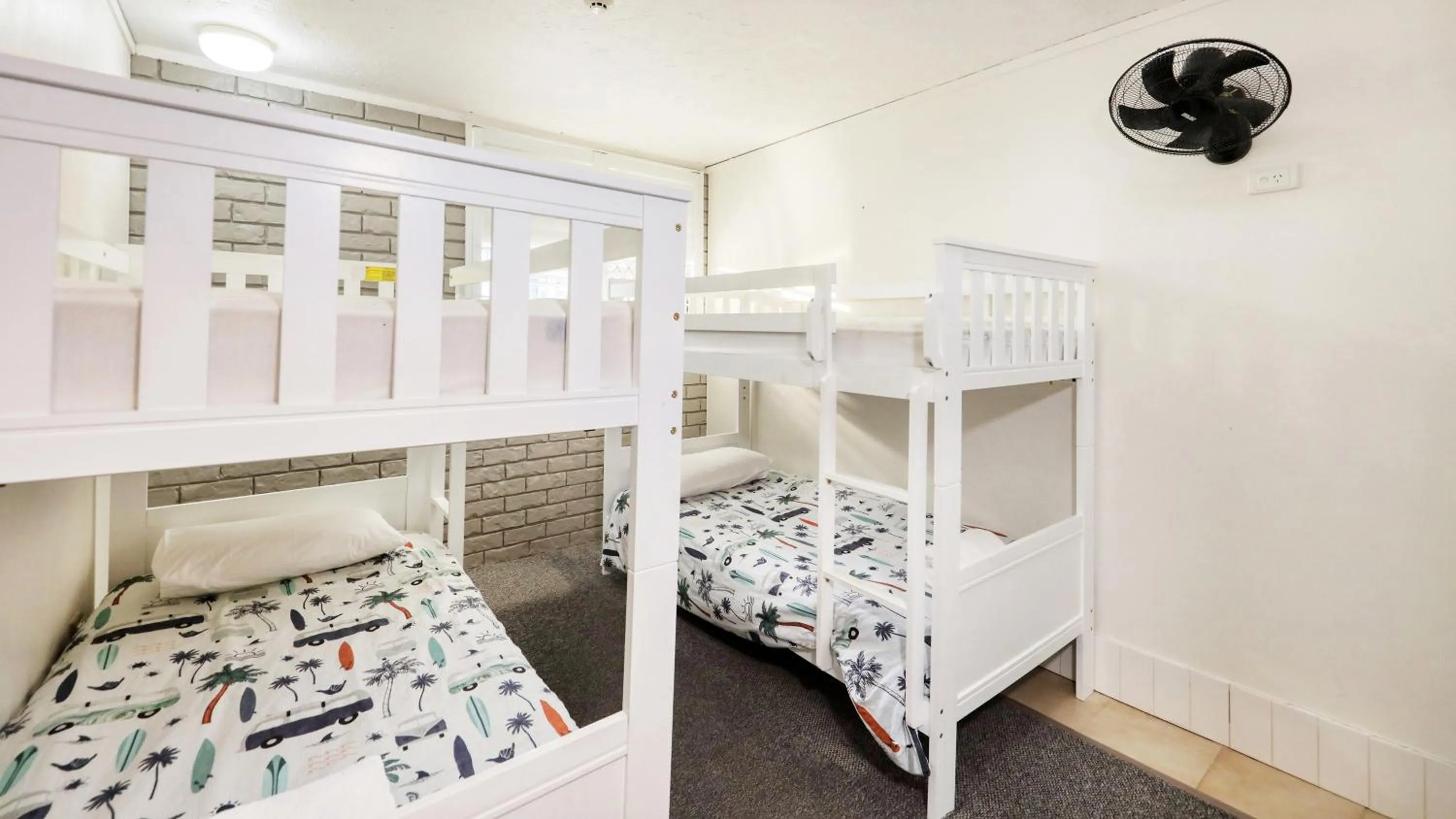 Bed in Merrima Court Holidays