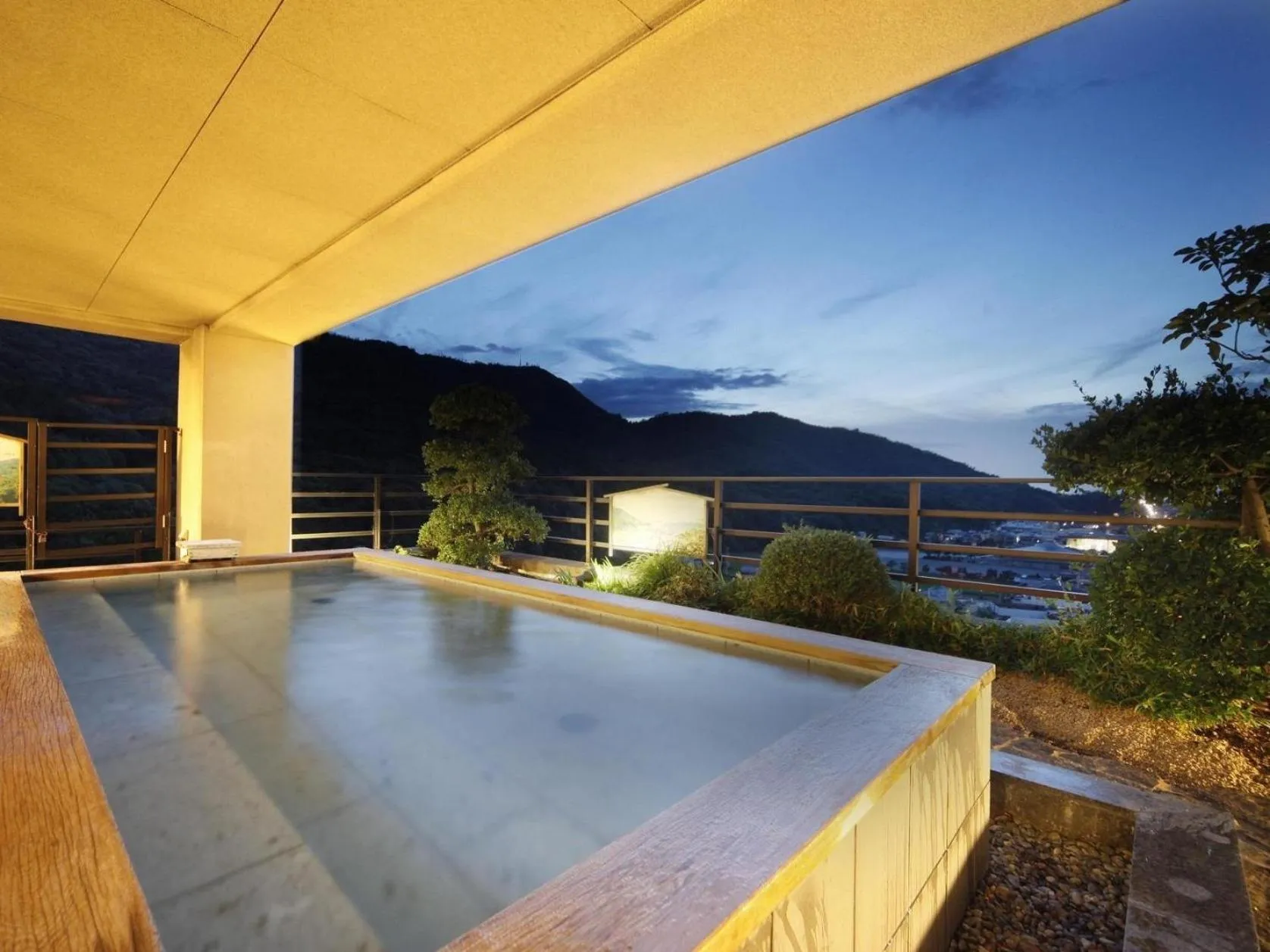 Hot Spring Bath in Kotohira Onsen Kotosankaku