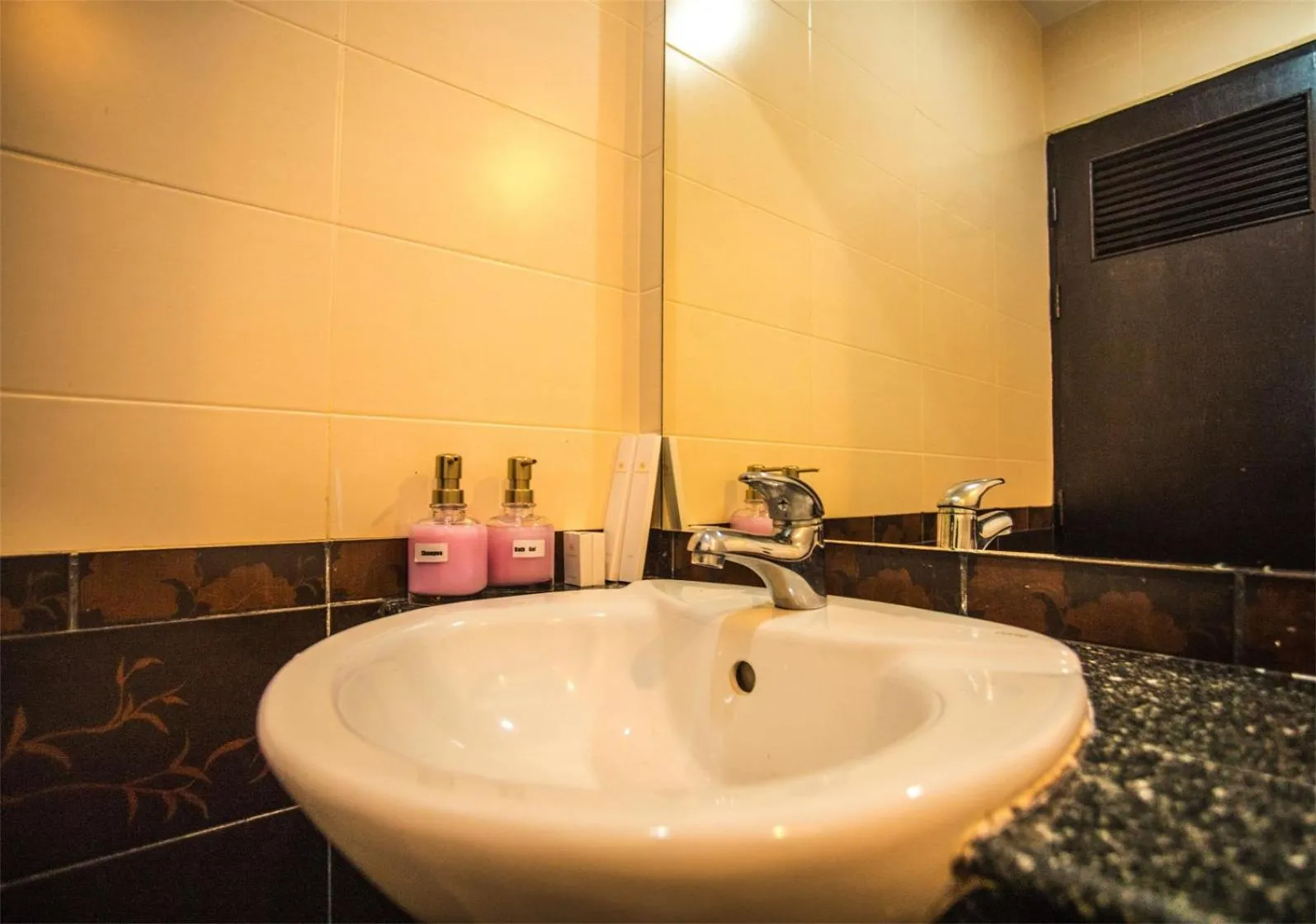 Hot Tub in Sino House Patong