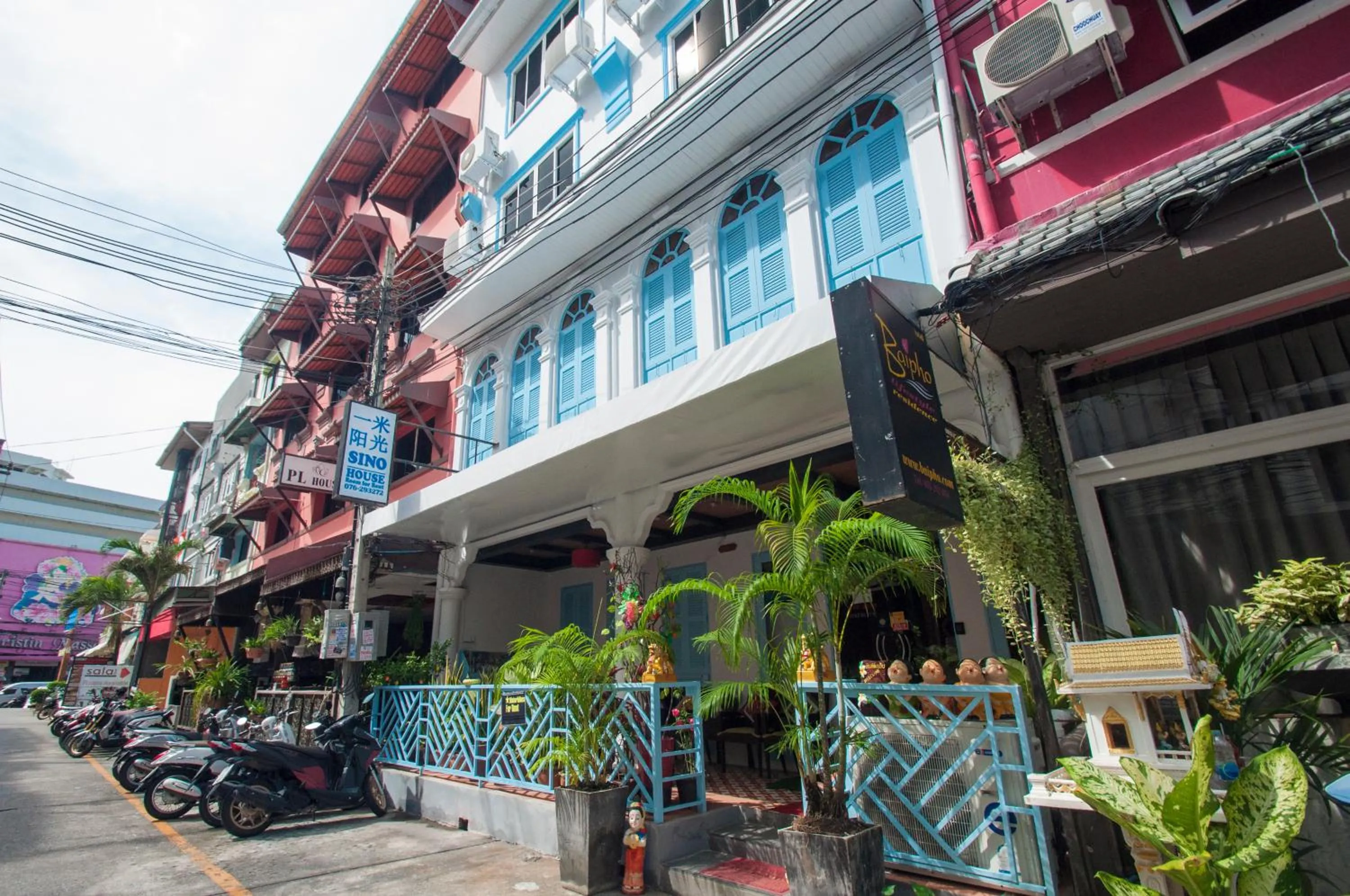 Facade/entrance in Sino House Patong