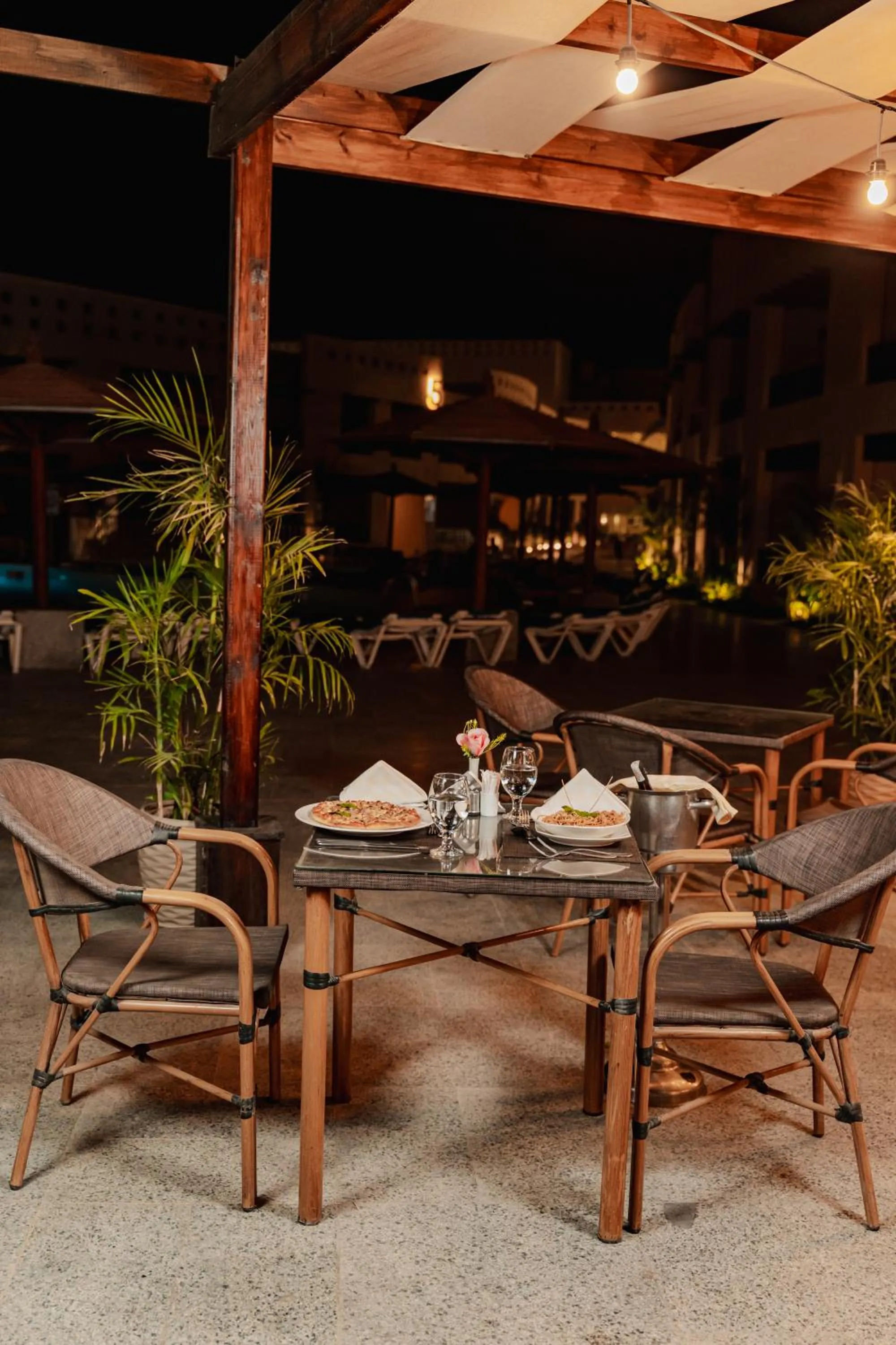 Restaurant/places to eat in Blend Club Aqua Resort