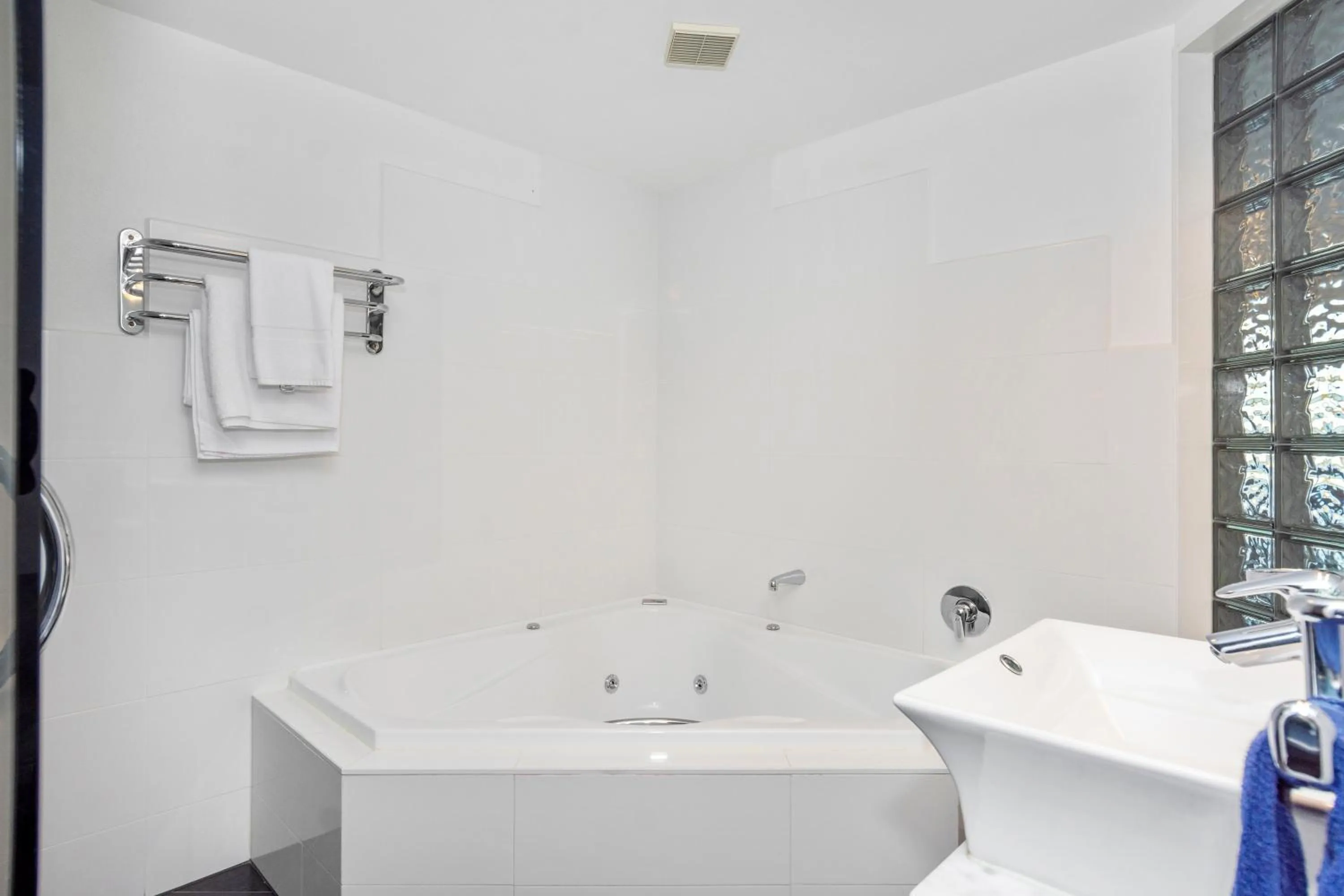 Bathroom in The Tauranga on the Waterfront