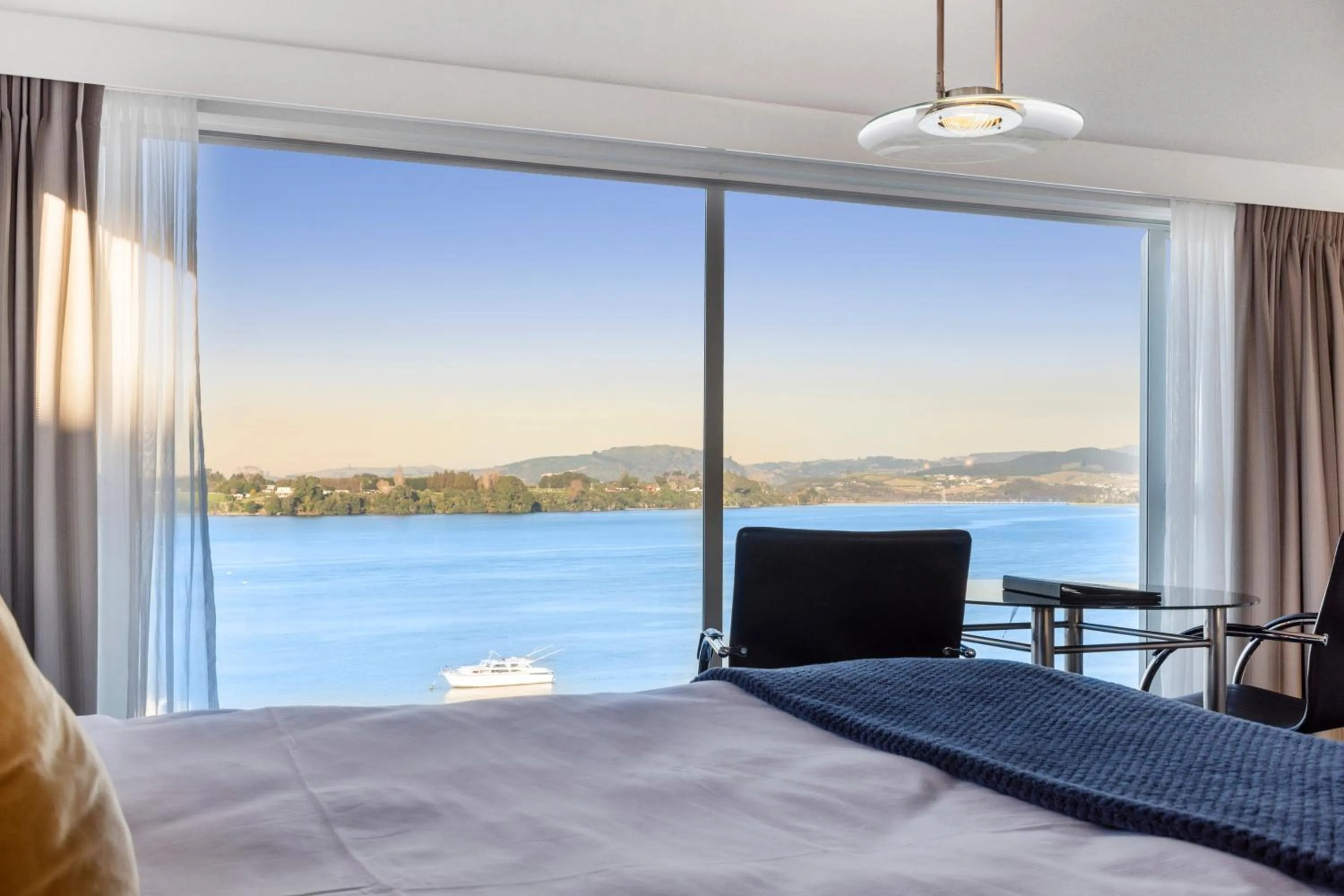 Sea view, Bed in The Tauranga on the Waterfront