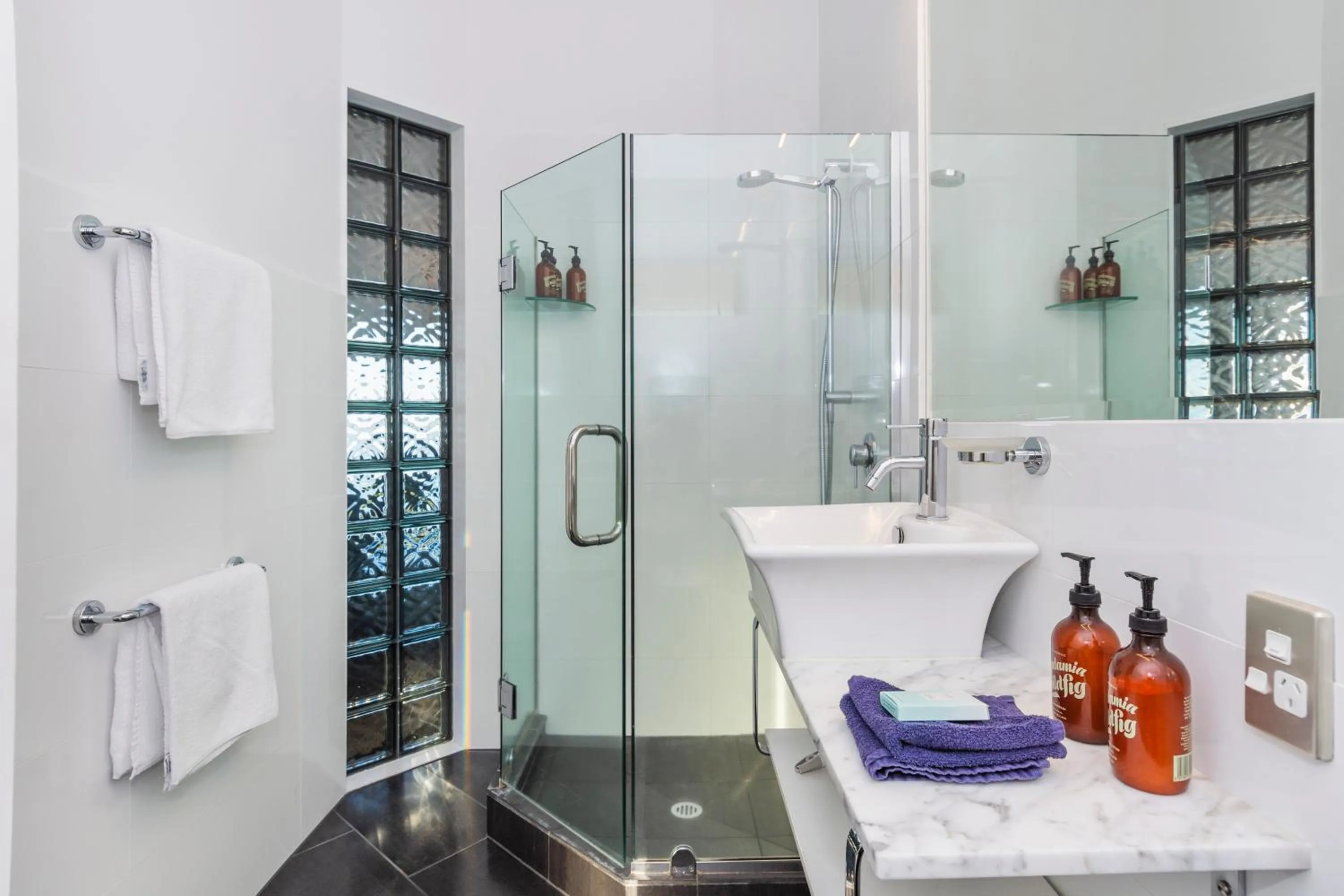 Bathroom in The Tauranga on the Waterfront