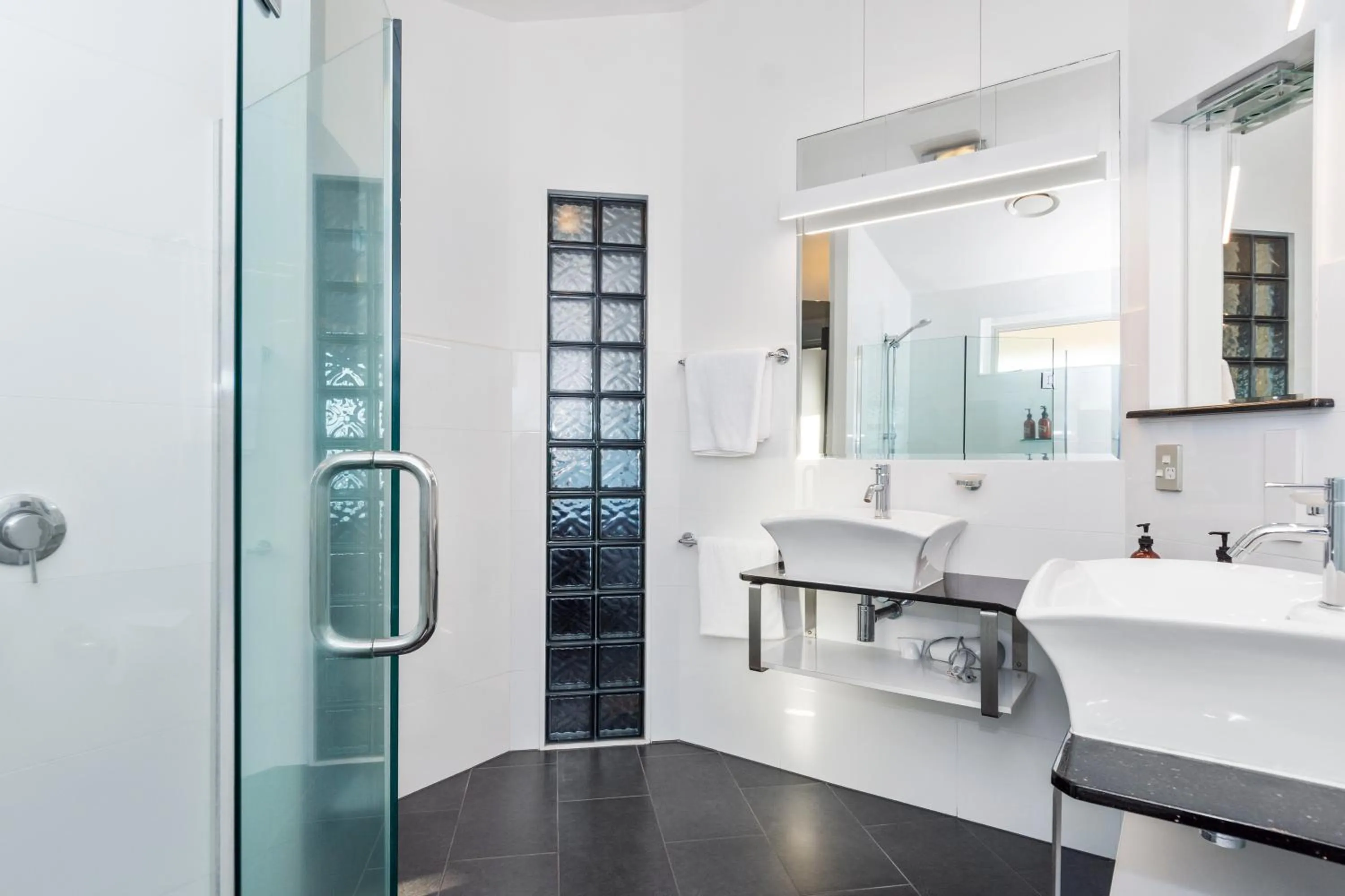 Bathroom in The Tauranga on the Waterfront