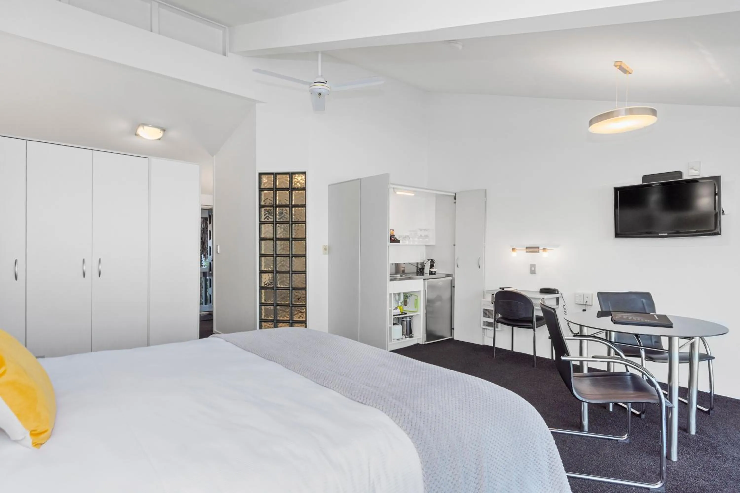 Bedroom, Bed in The Tauranga on the Waterfront