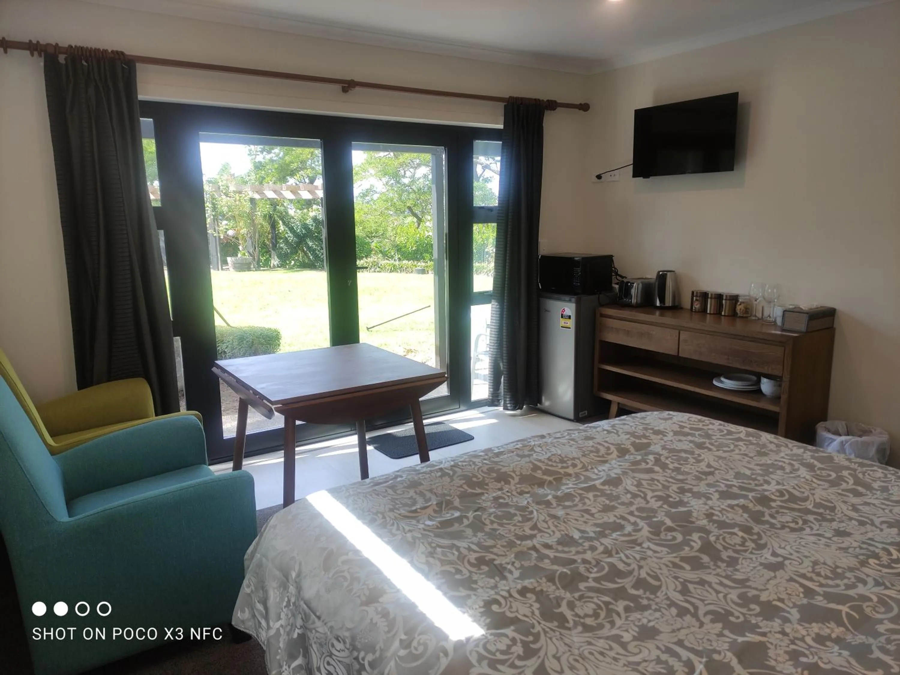 Bed in Cambridge Coach House