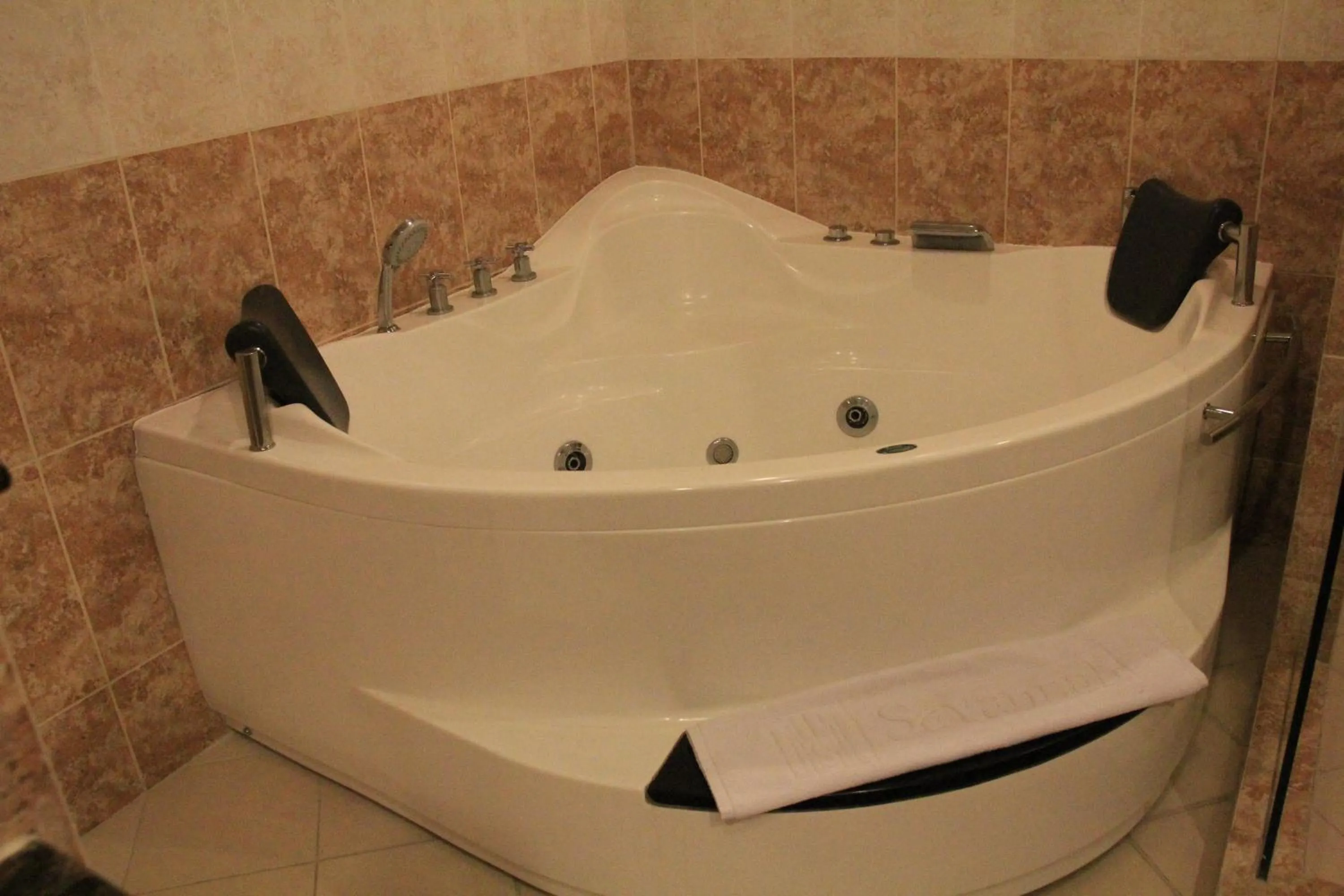 Hot Tub in Savannah Resort Hotel