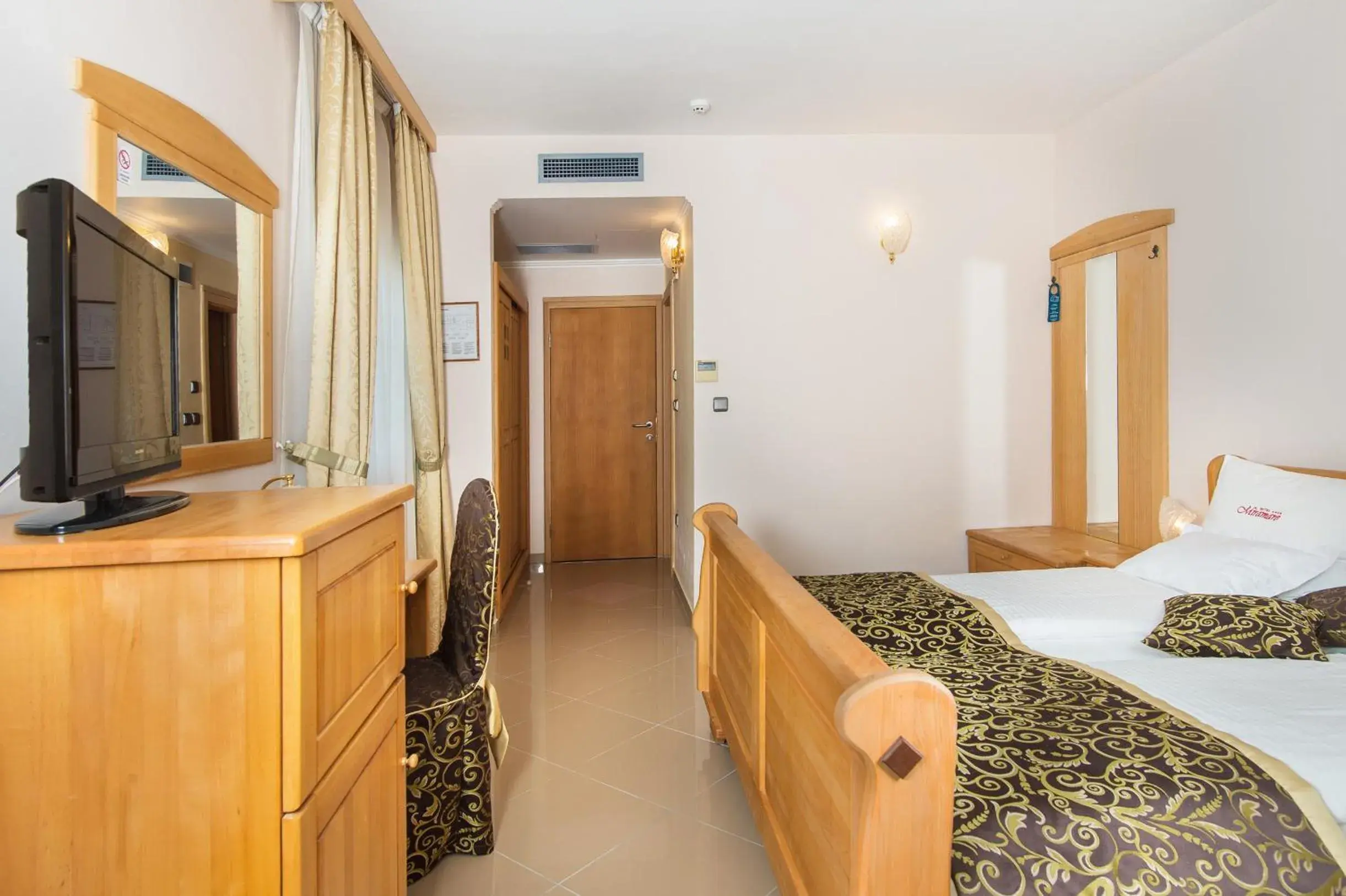 Standard Double Room Without Balcony in Hotel Miramare Standard Double Room Without Balcony in Hotel Miramare