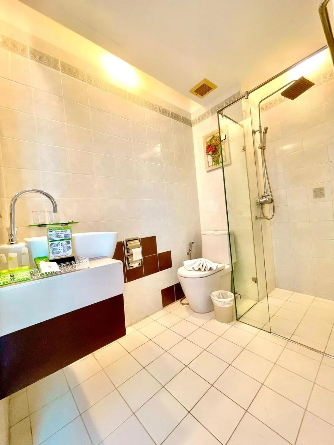 Bathroom in C & N Hotel Patong, Phuket