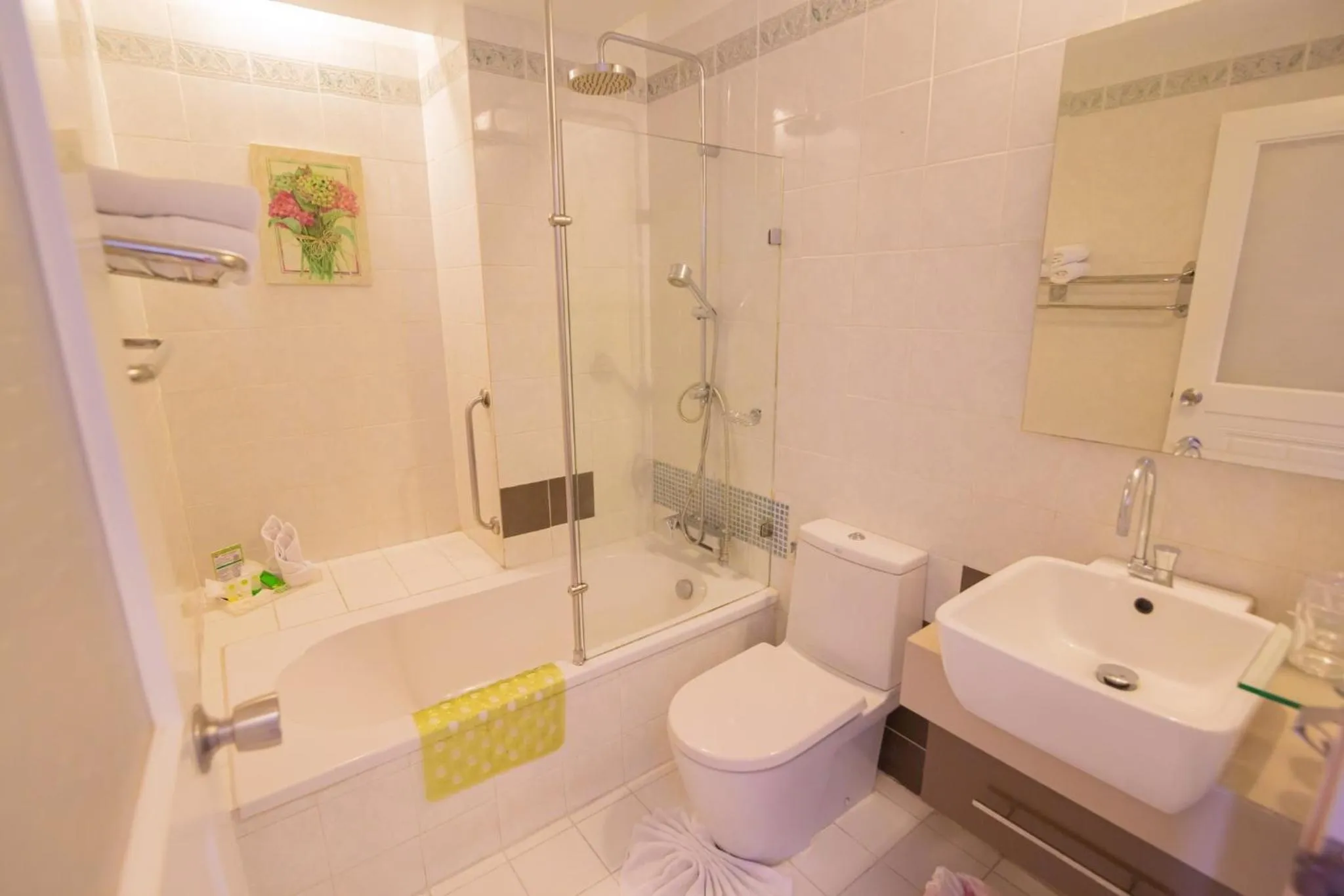 Bathroom in C & N Hotel Patong, Phuket