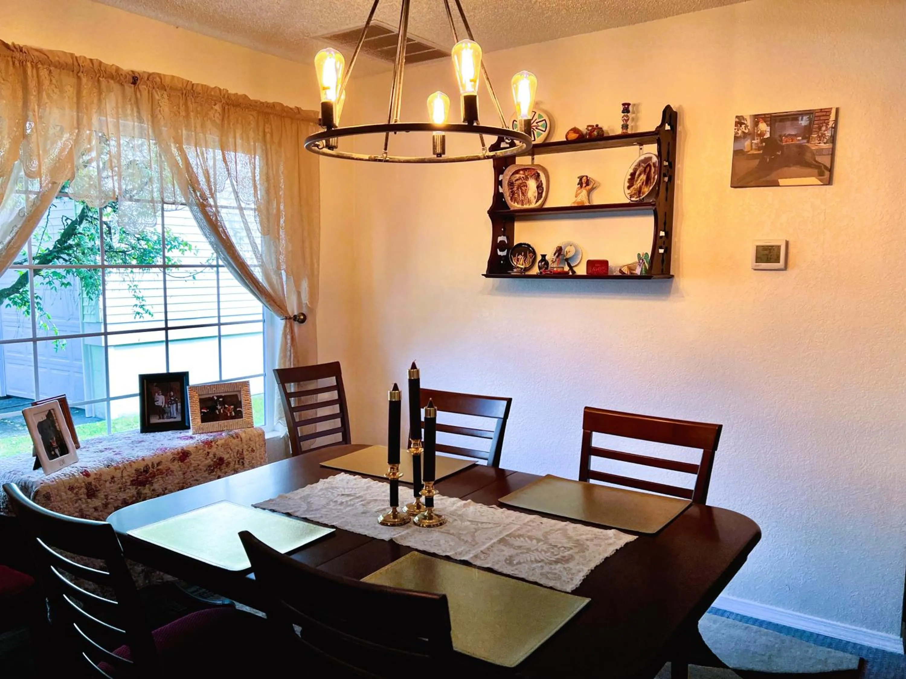 Decorative detail in Leah's Homestay in Hoquiam