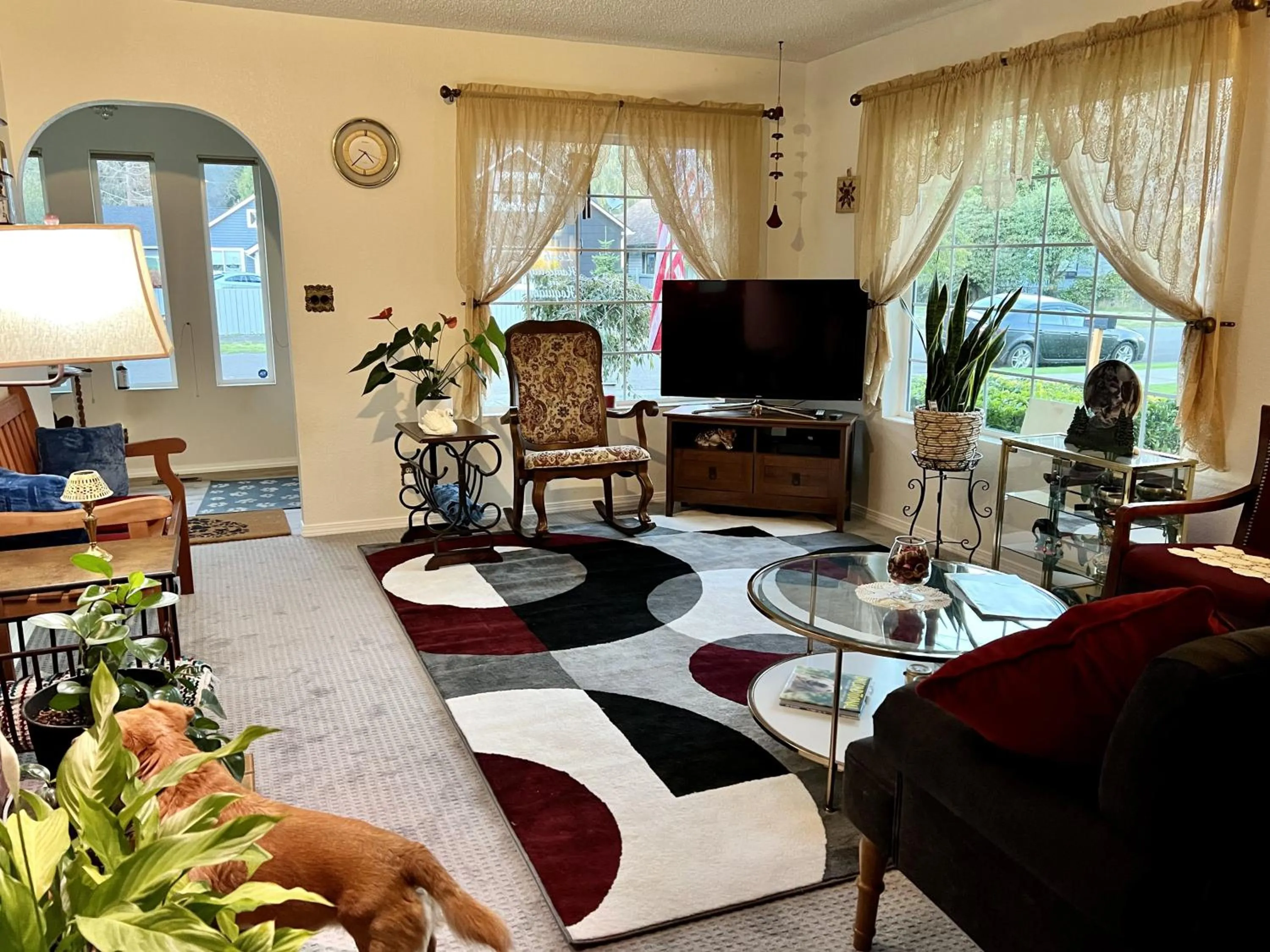 Communal lounge/ TV room in Leah's Homestay in Hoquiam