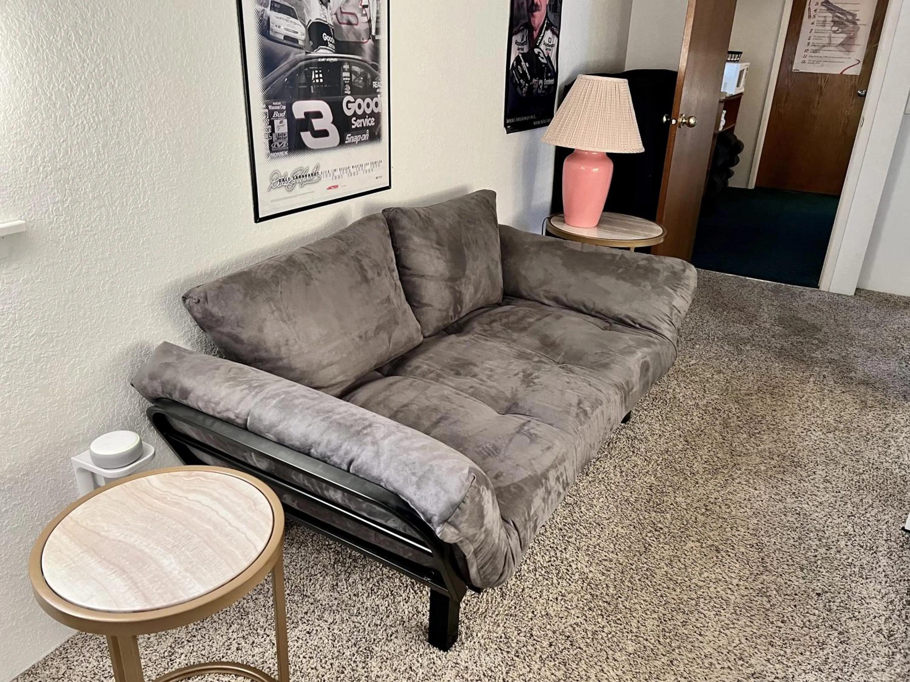 Seating area in Leah's Homestay in Hoquiam