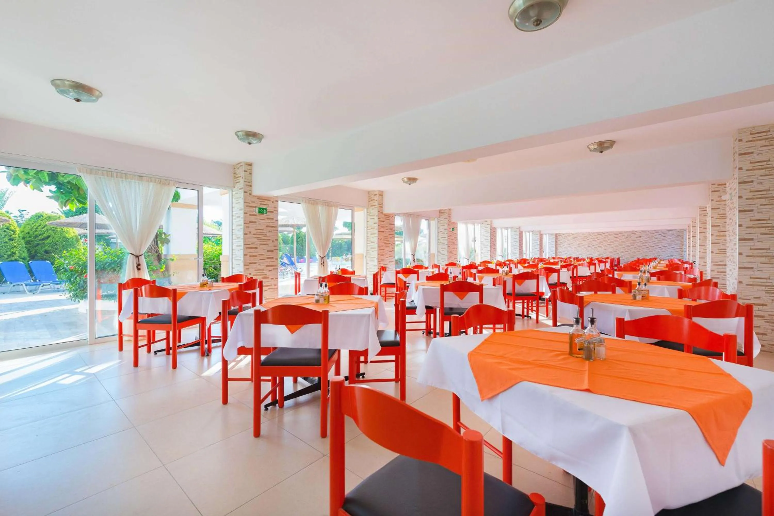Restaurant/places to eat in Lito Hotel