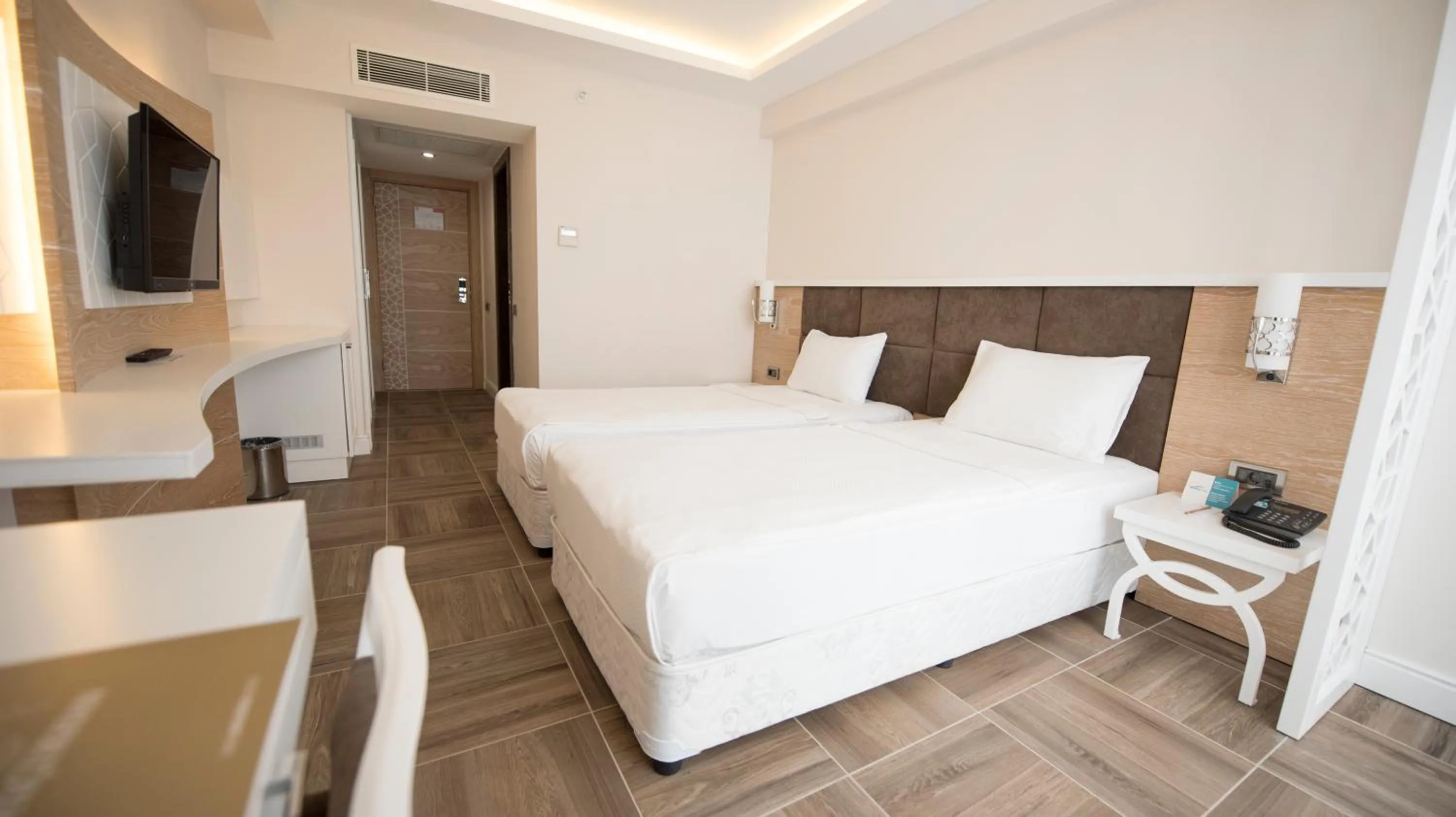 Photo of the whole room, Bed in Selcukhan Hotel