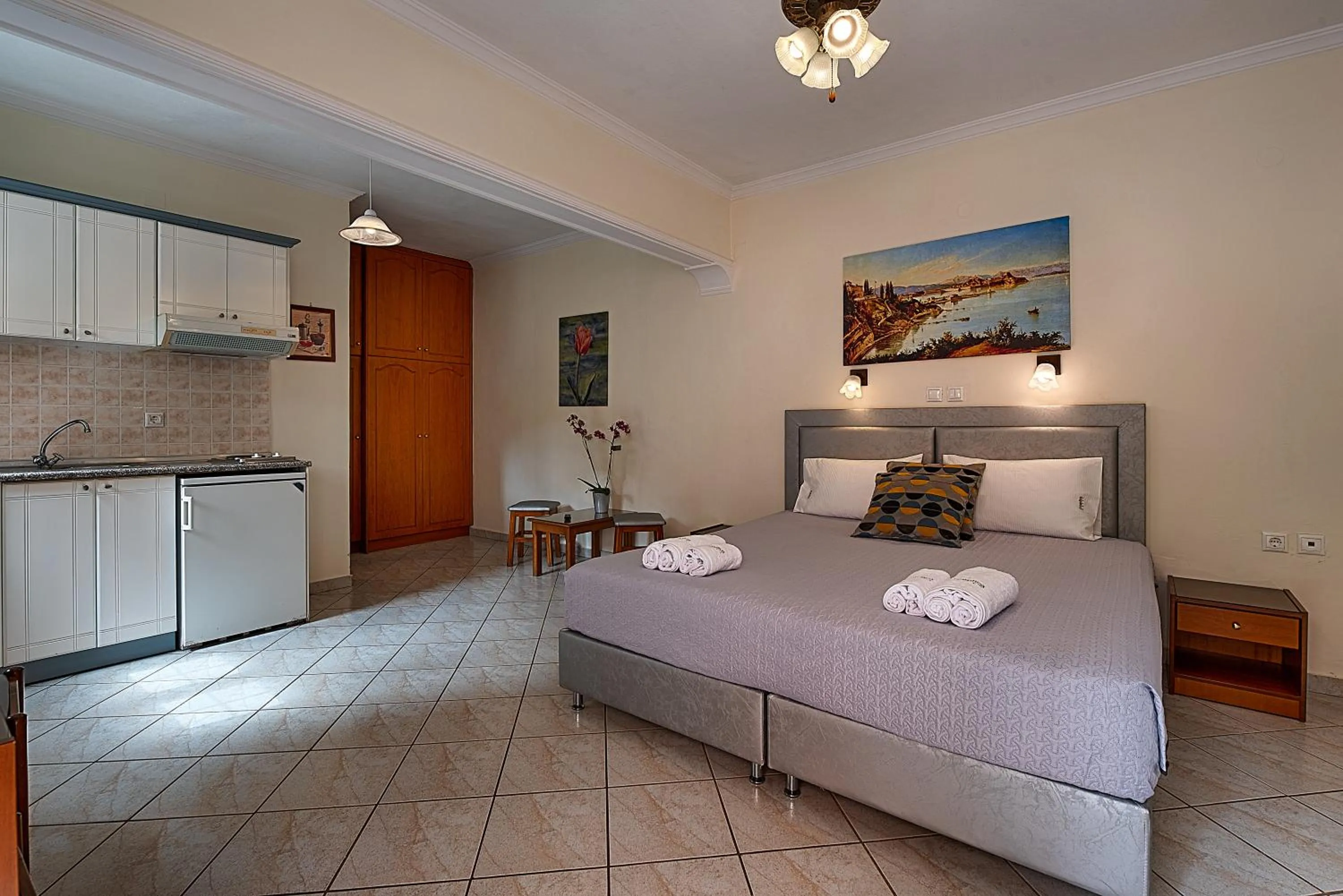 Kitchen or kitchenette, Bed in Angelica Hotel