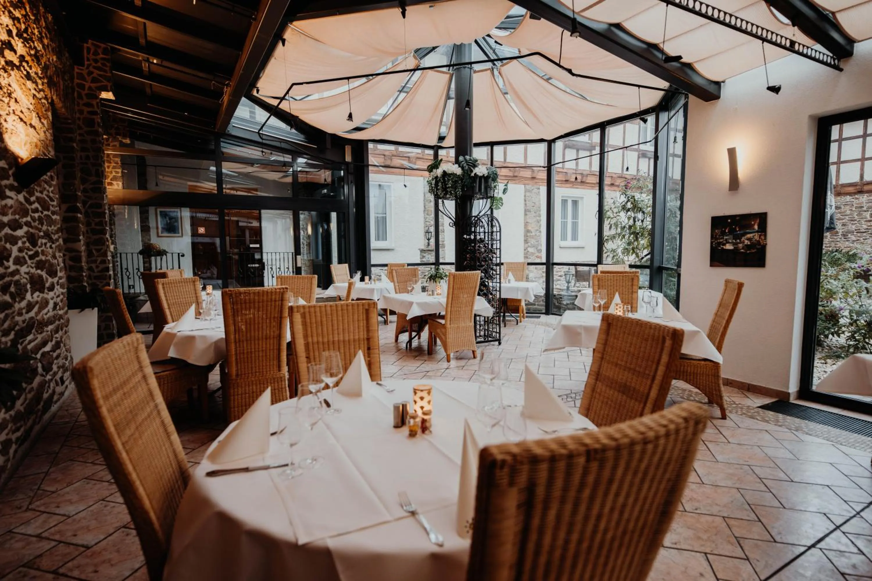 Restaurant/places to eat in Sonnenhotel Hoher Hahn