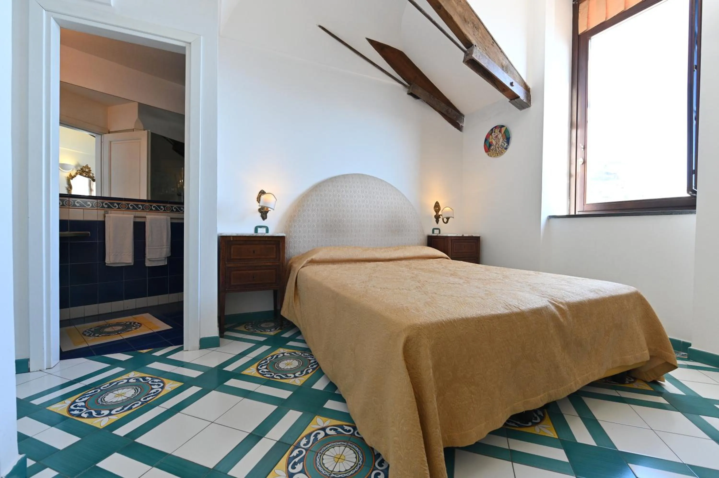 Photo of the whole room, Bed in Hotel Croce Di Amalfi