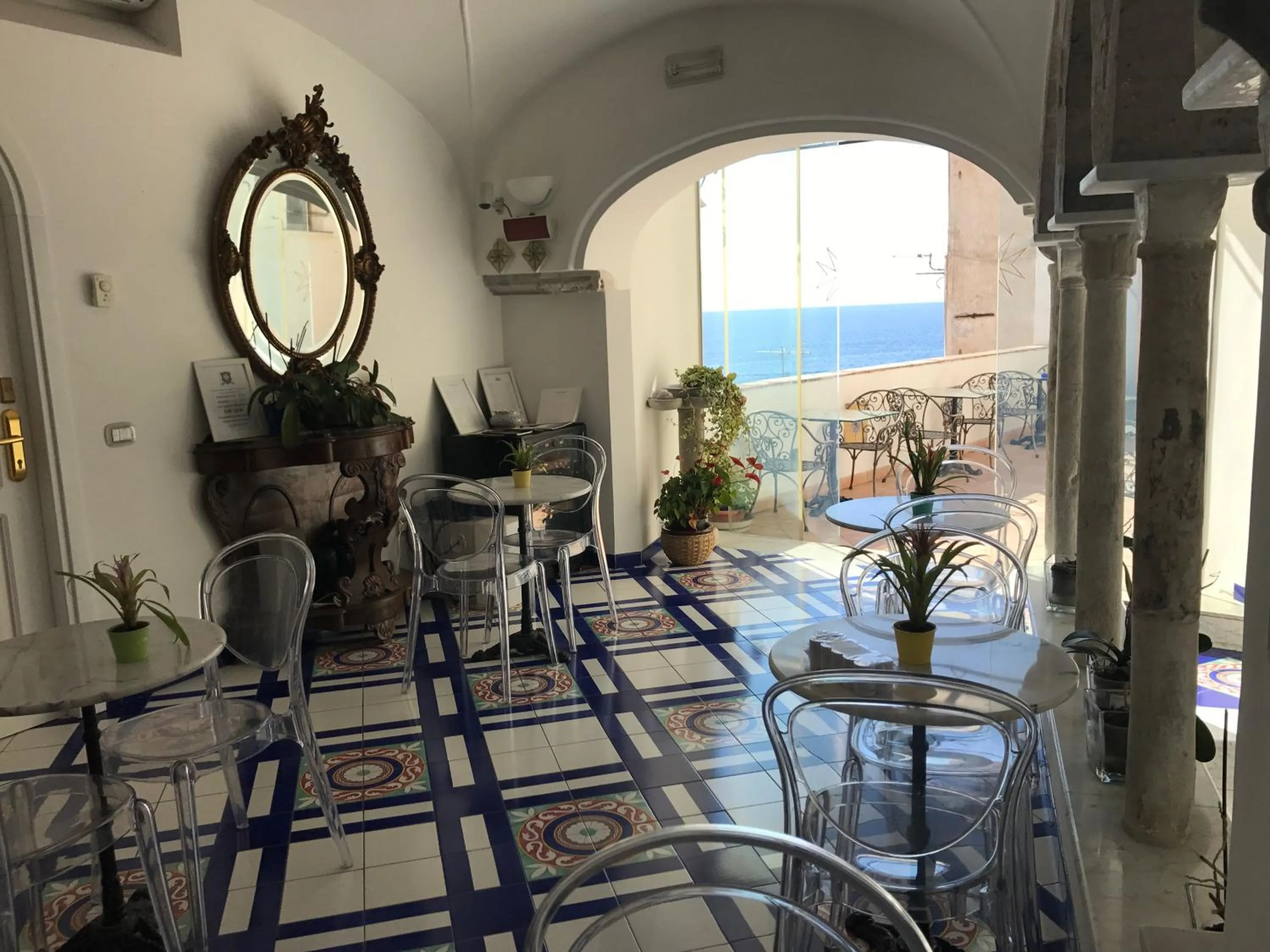 Lounge or bar in Hotel Croce Di Amalfi