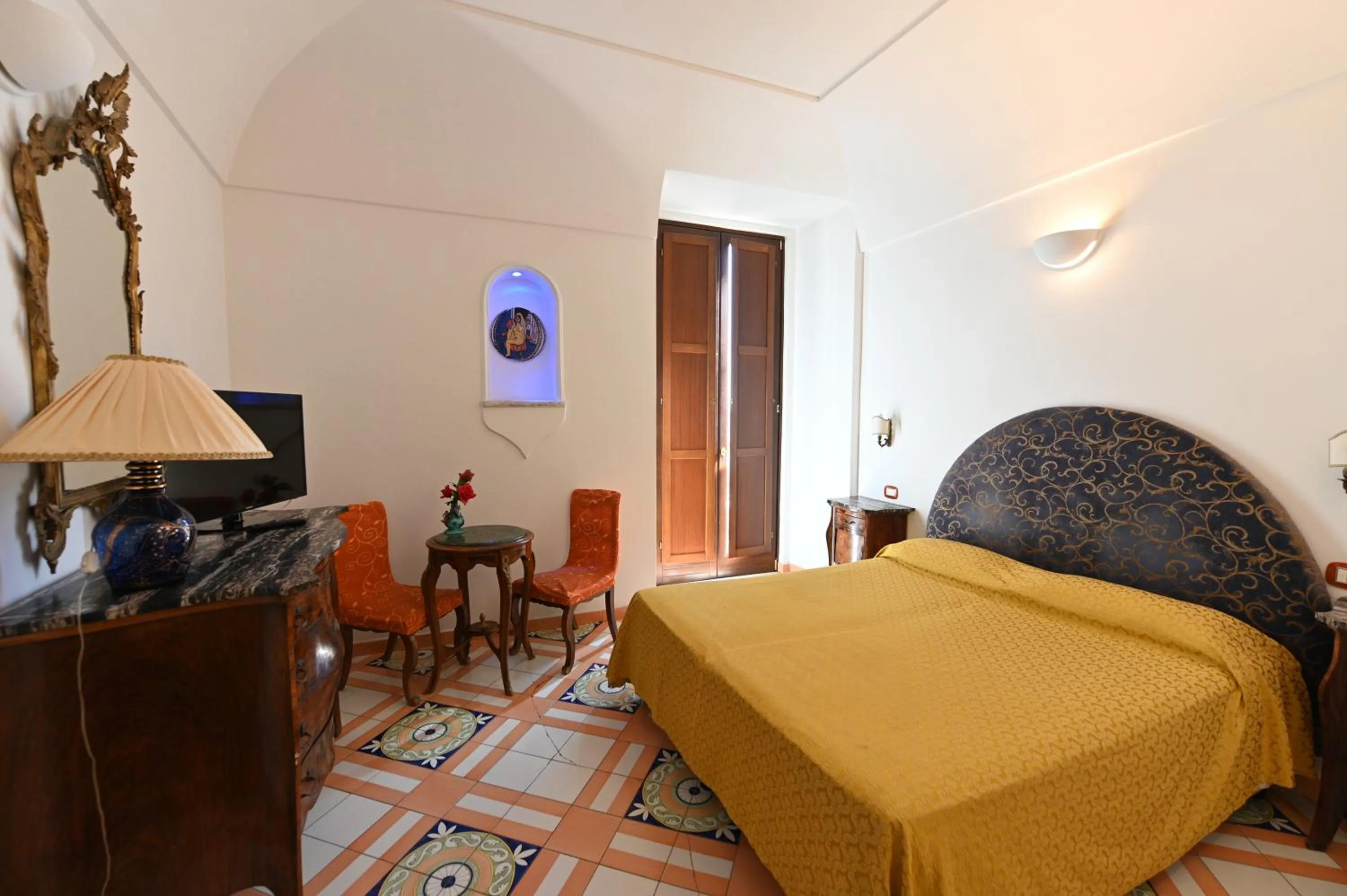 Photo of the whole room, Bed in Hotel Croce Di Amalfi
