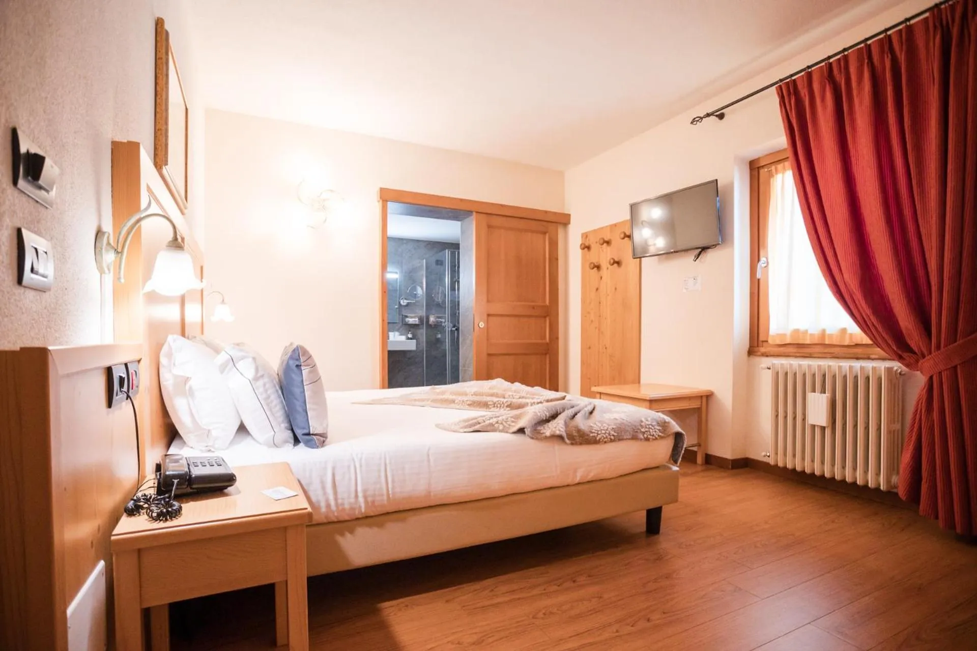 Bedroom, Bed in Olimpia Hotel