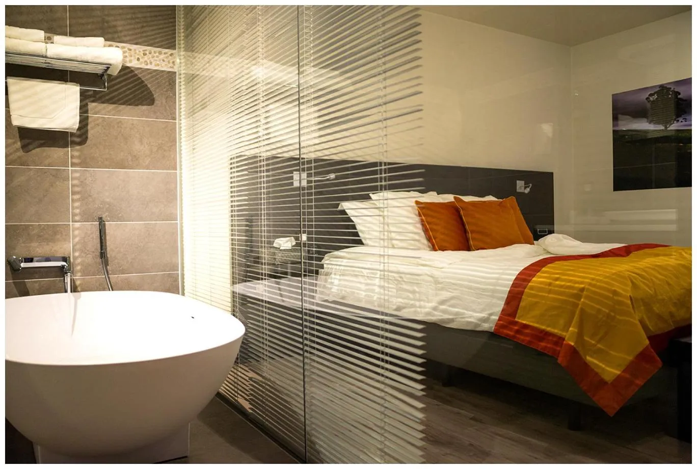 Bathroom, Bed in Abalona Hotel & Apartments