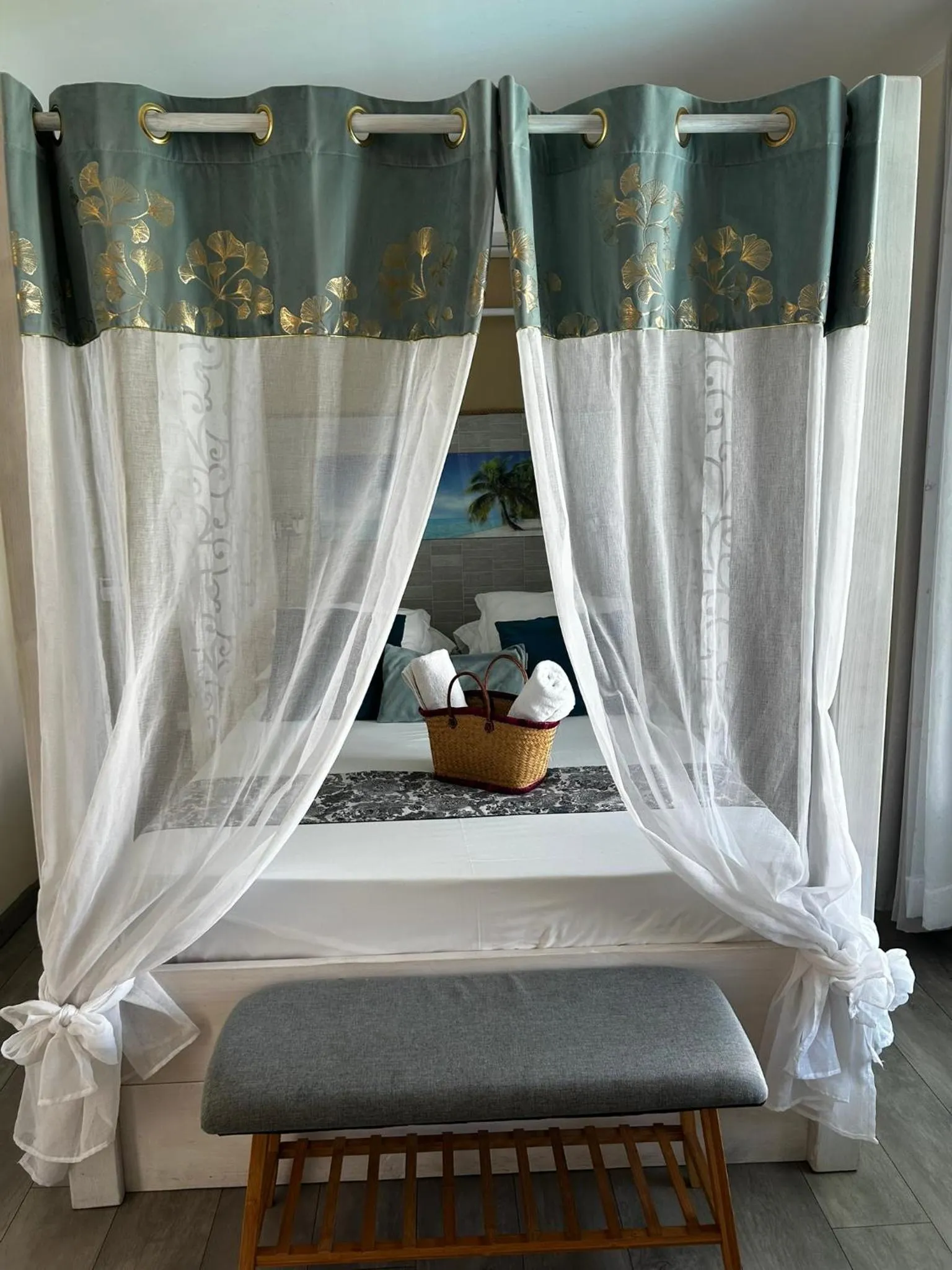 Bed in Hôtel Le Soleil Couchant