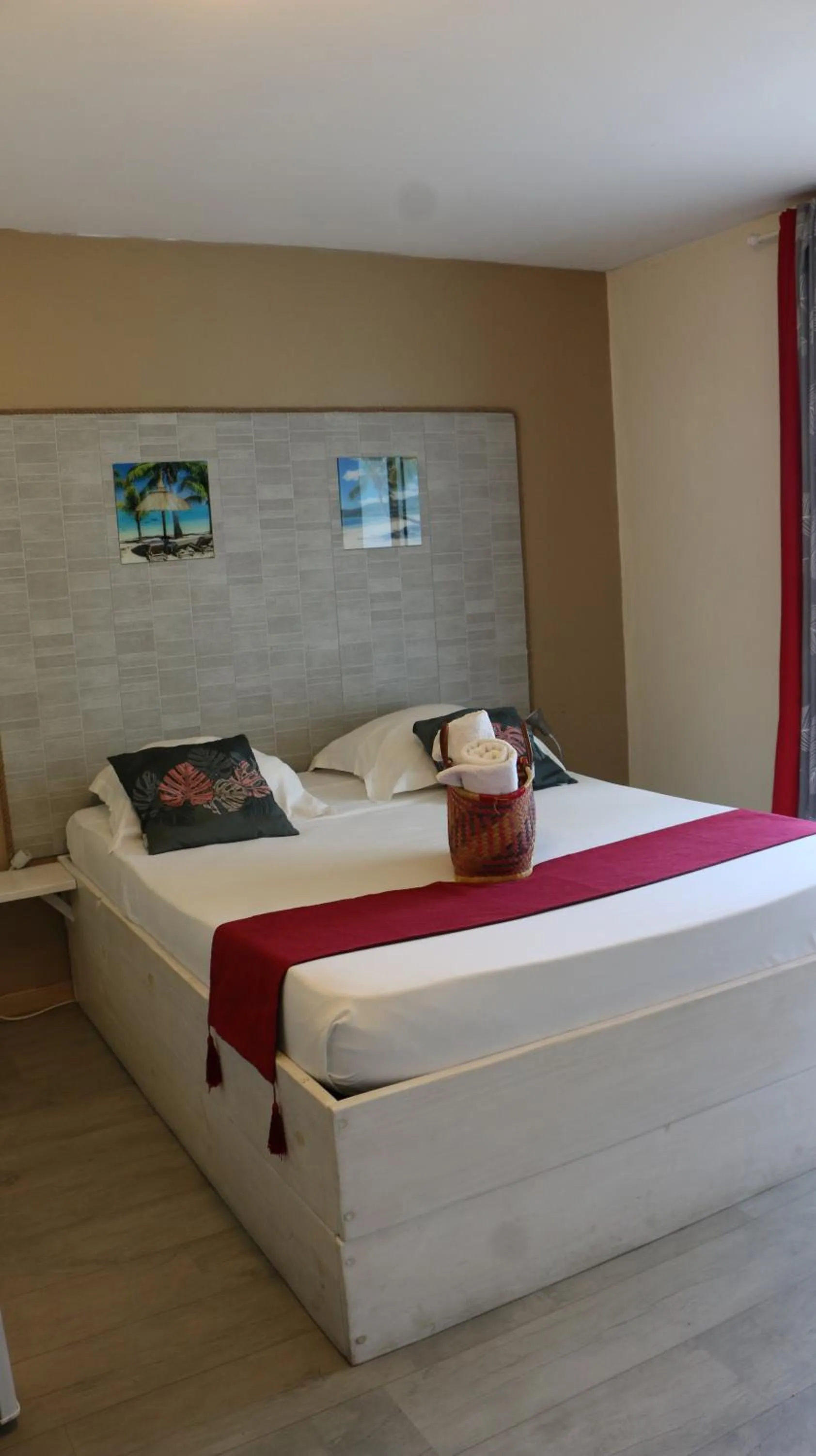 Bed in Hôtel Le Soleil Couchant